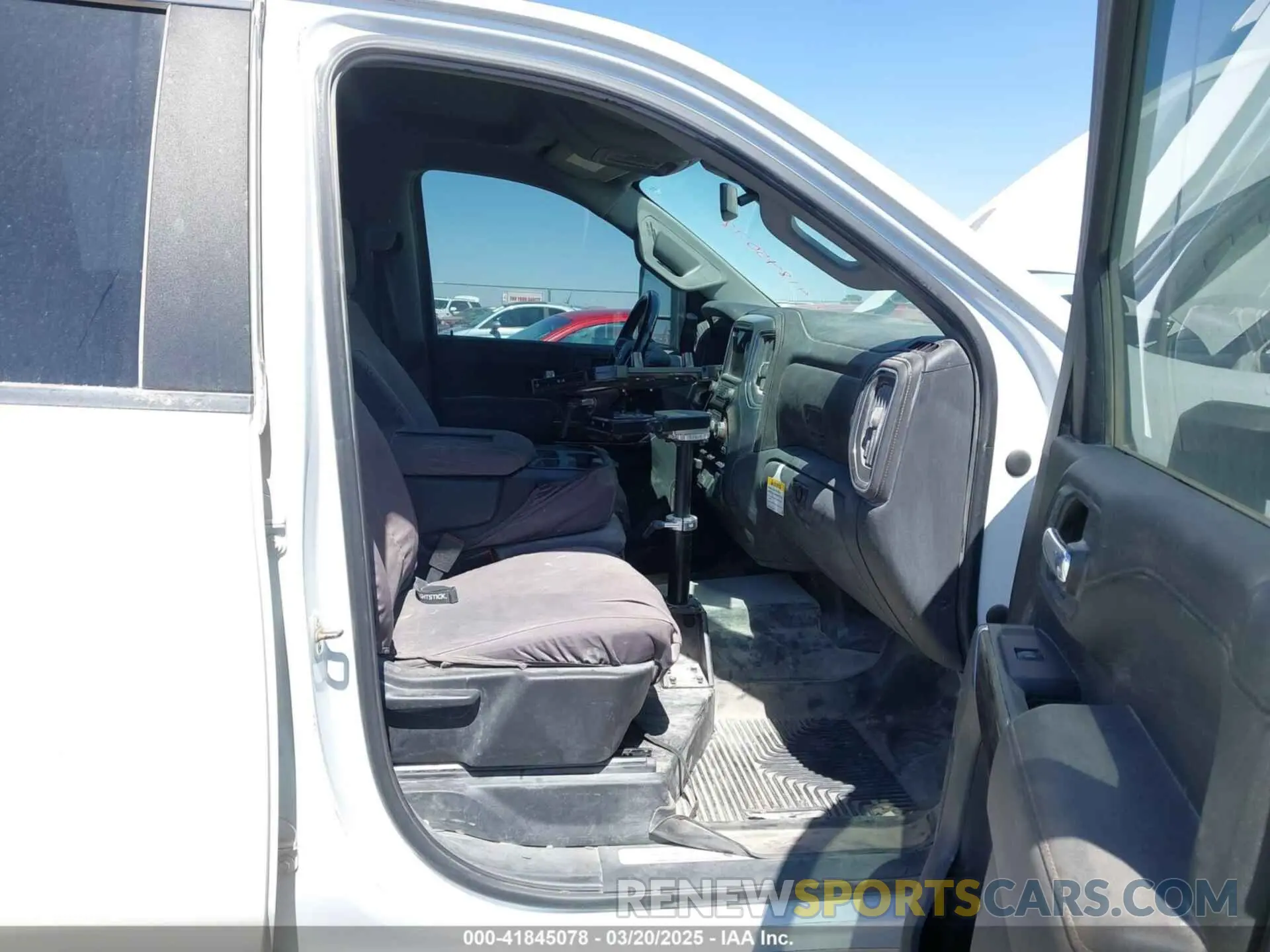 7 Photograph of a damaged car 1GC4YNE73NF179023 CHEVROLET SILVERADO 2500HD 2022