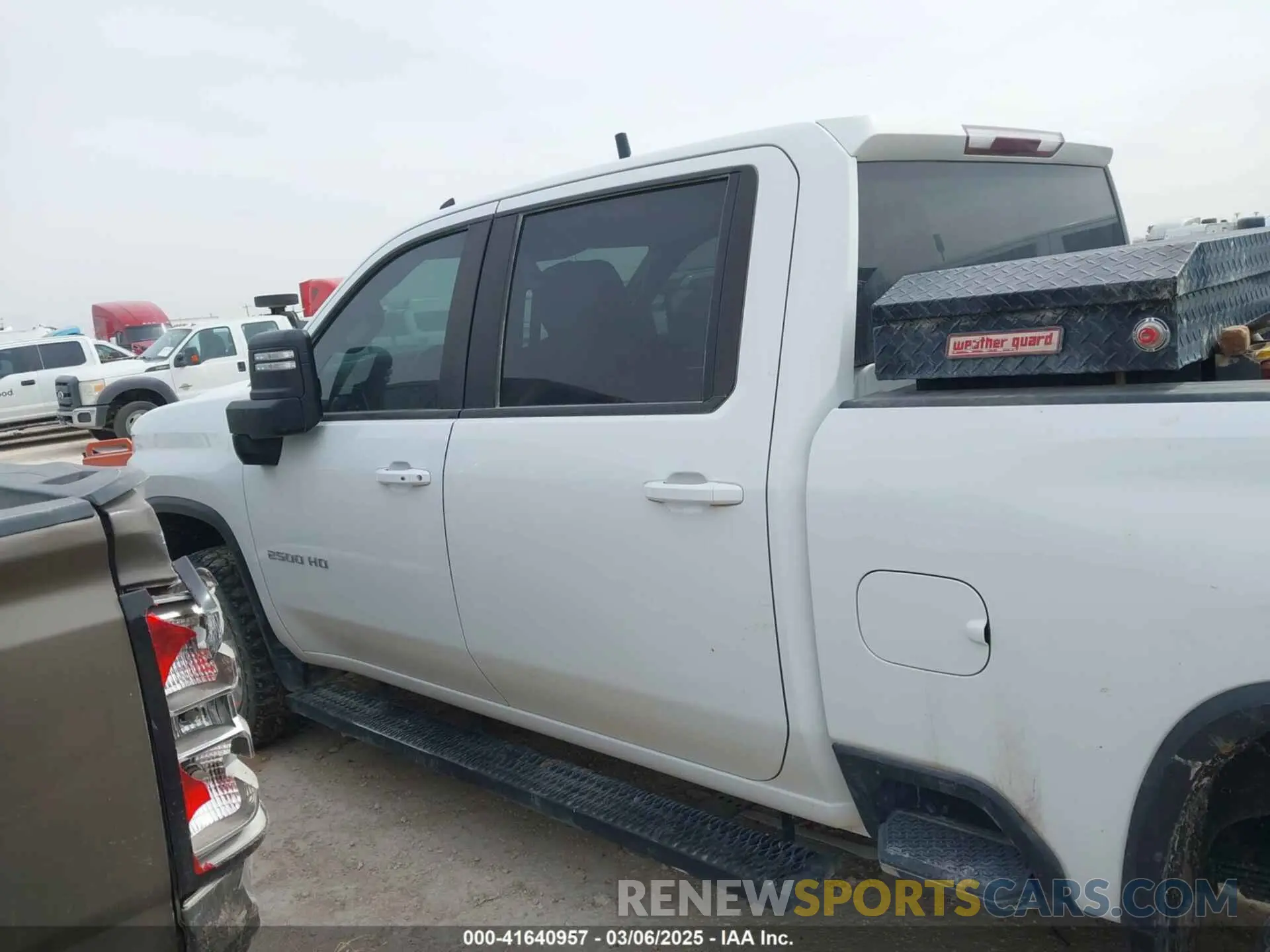 14 Photograph of a damaged car 1GC4YNE74NF179158 CHEVROLET SILVERADO 2500HD 2022