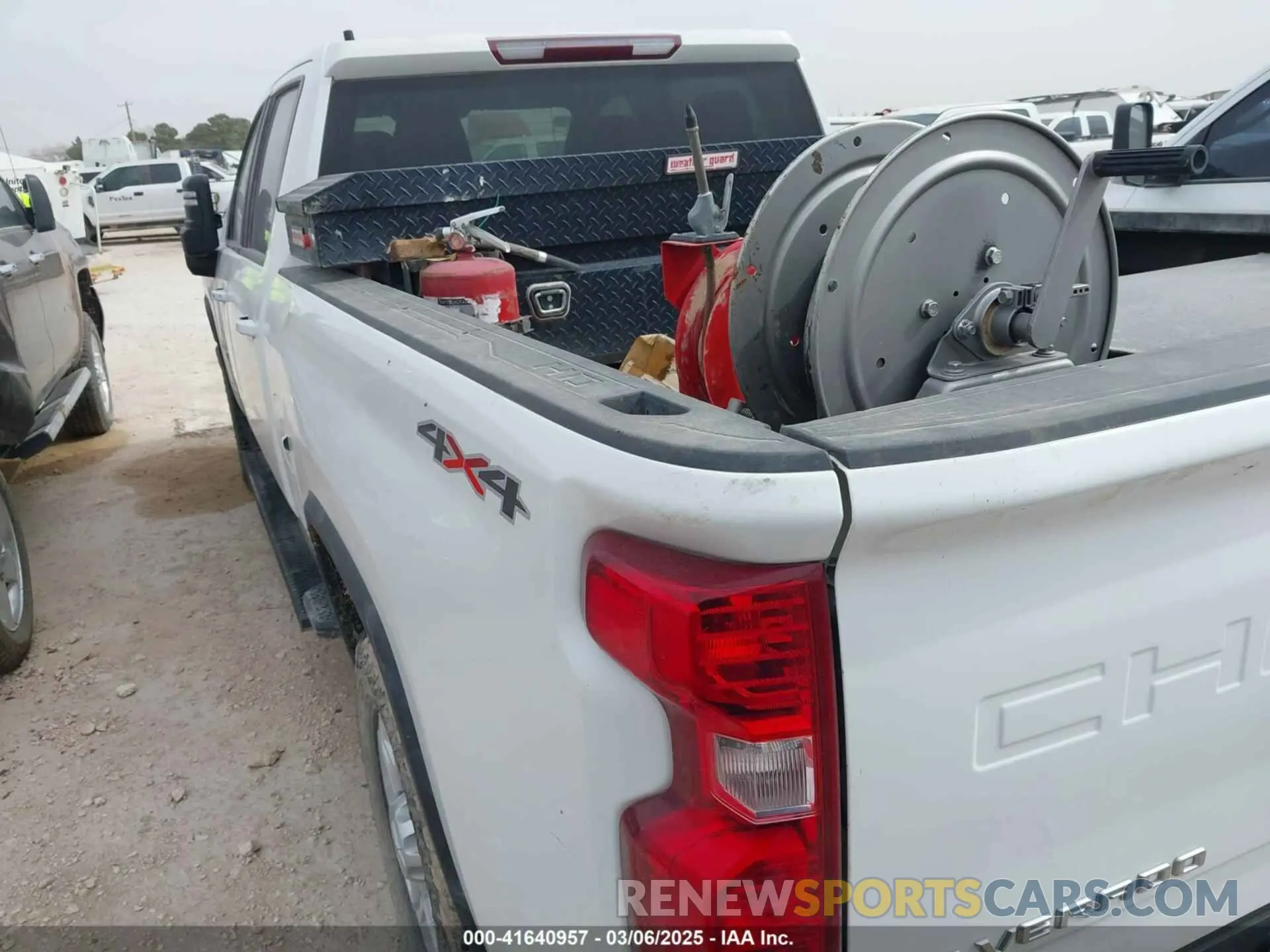 3 Photograph of a damaged car 1GC4YNE74NF179158 CHEVROLET SILVERADO 2500HD 2022