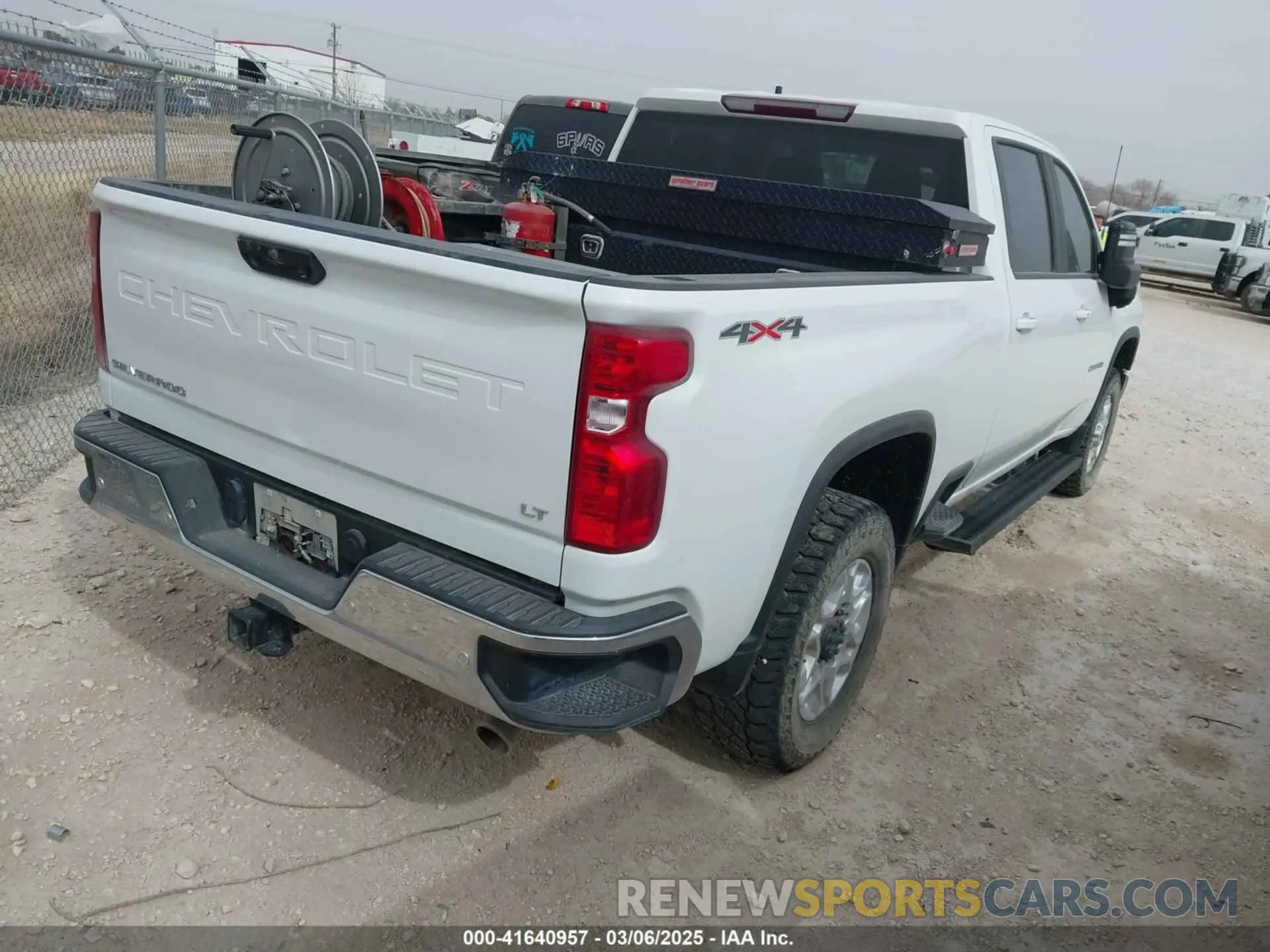 4 Photograph of a damaged car 1GC4YNE74NF179158 CHEVROLET SILVERADO 2500HD 2022