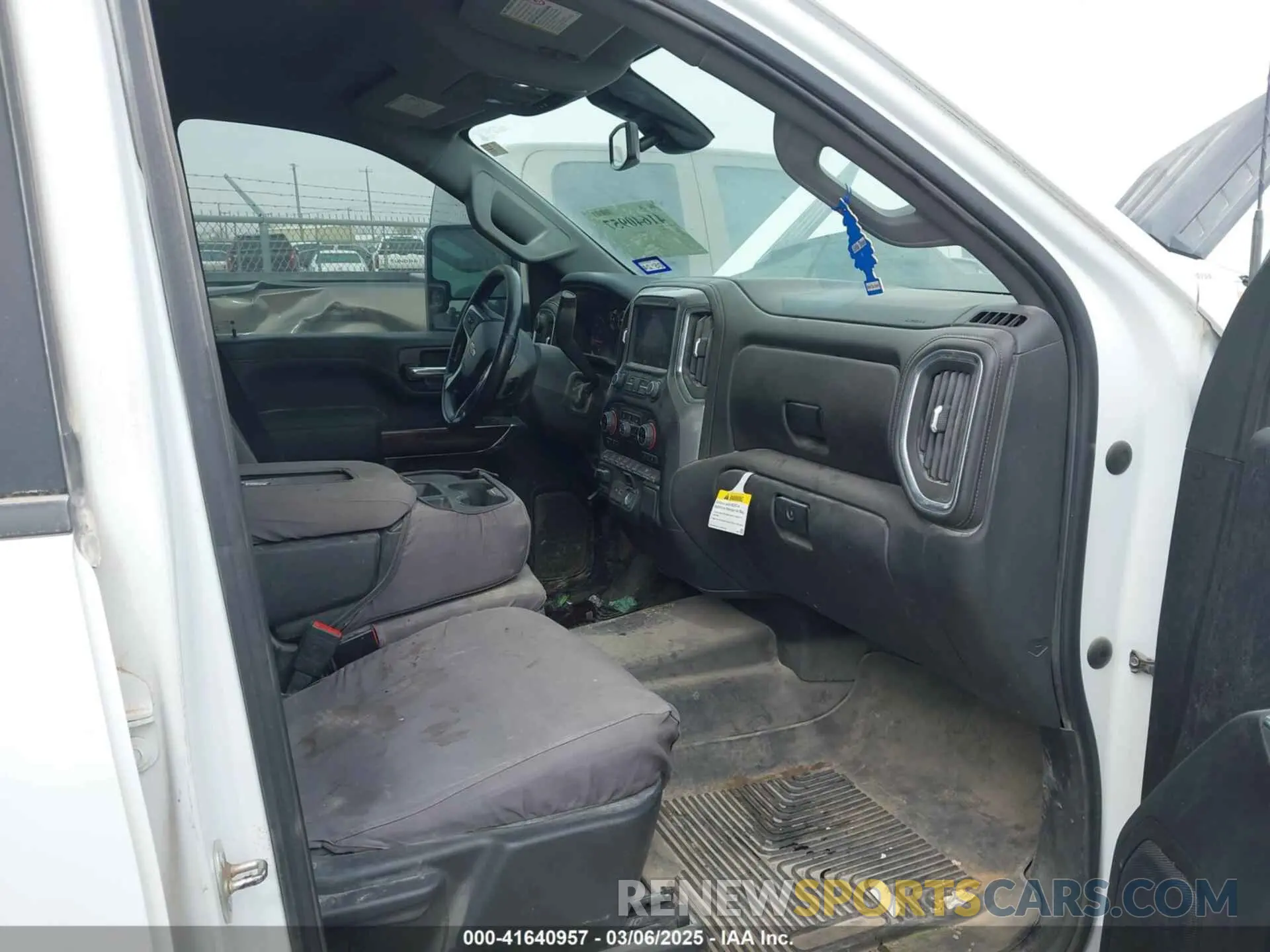 7 Photograph of a damaged car 1GC4YNE74NF179158 CHEVROLET SILVERADO 2500HD 2022