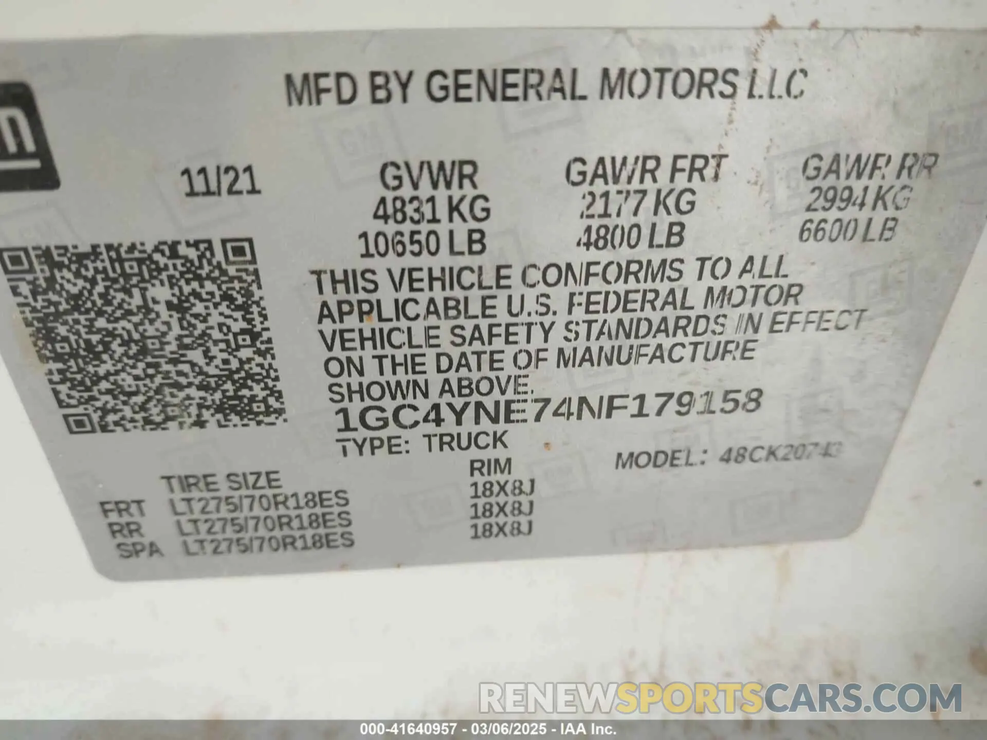 8 Photograph of a damaged car 1GC4YNE74NF179158 CHEVROLET SILVERADO 2500HD 2022