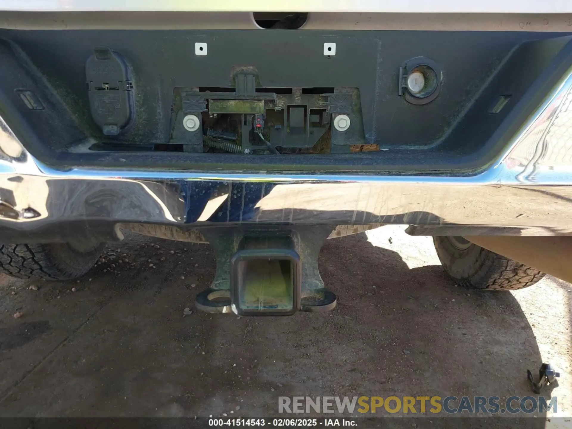 12 Photograph of a damaged car 1GC4YNE78NF177056 CHEVROLET SILVERADO 2500HD 2022
