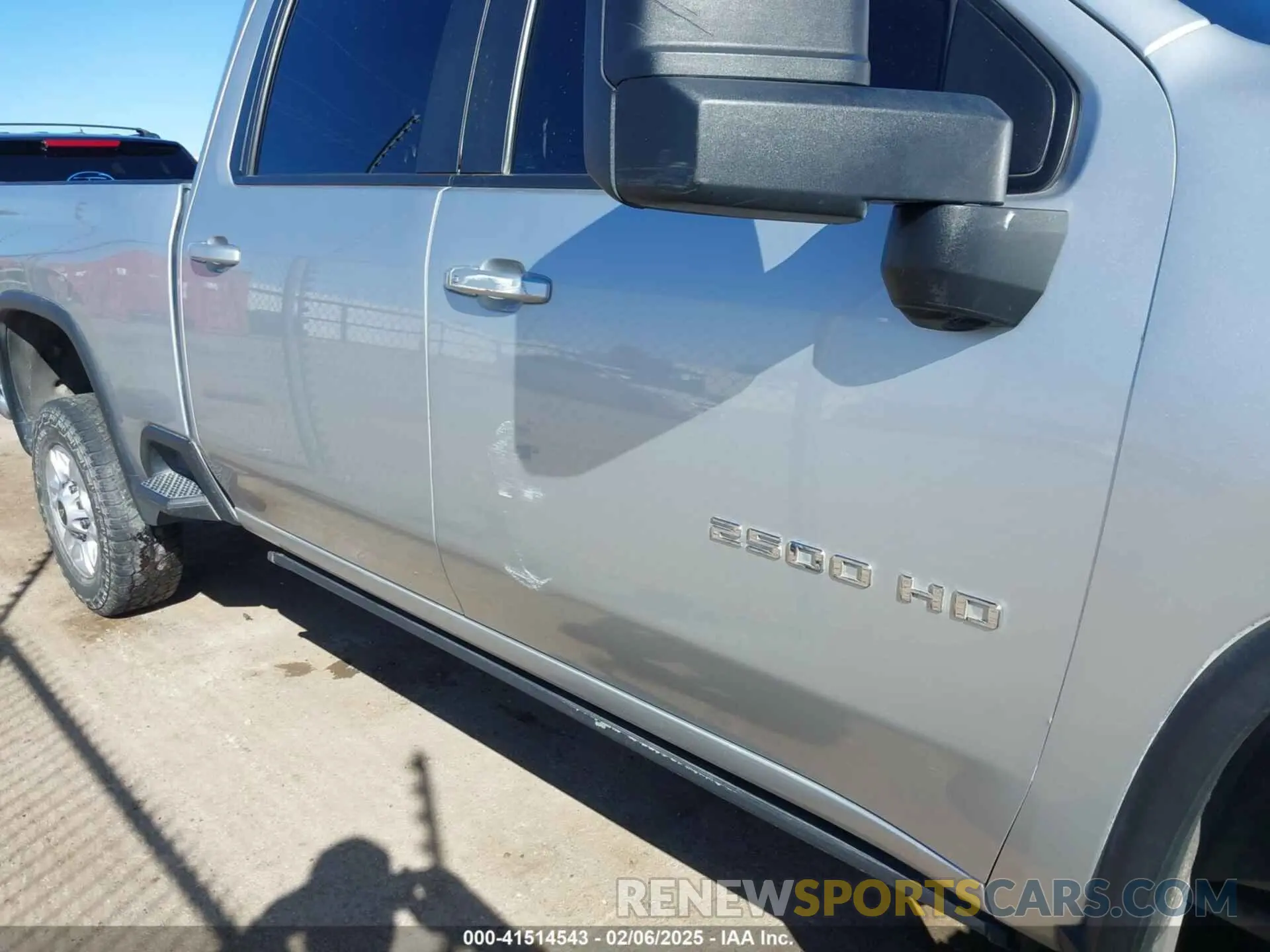 17 Photograph of a damaged car 1GC4YNE78NF177056 CHEVROLET SILVERADO 2500HD 2022