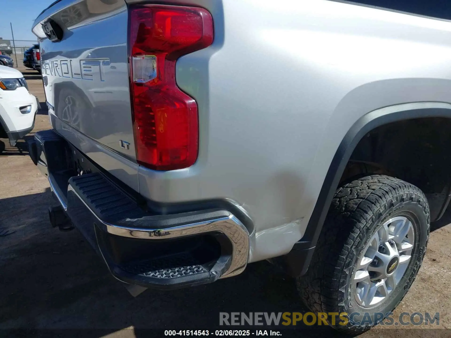 18 Photograph of a damaged car 1GC4YNE78NF177056 CHEVROLET SILVERADO 2500HD 2022