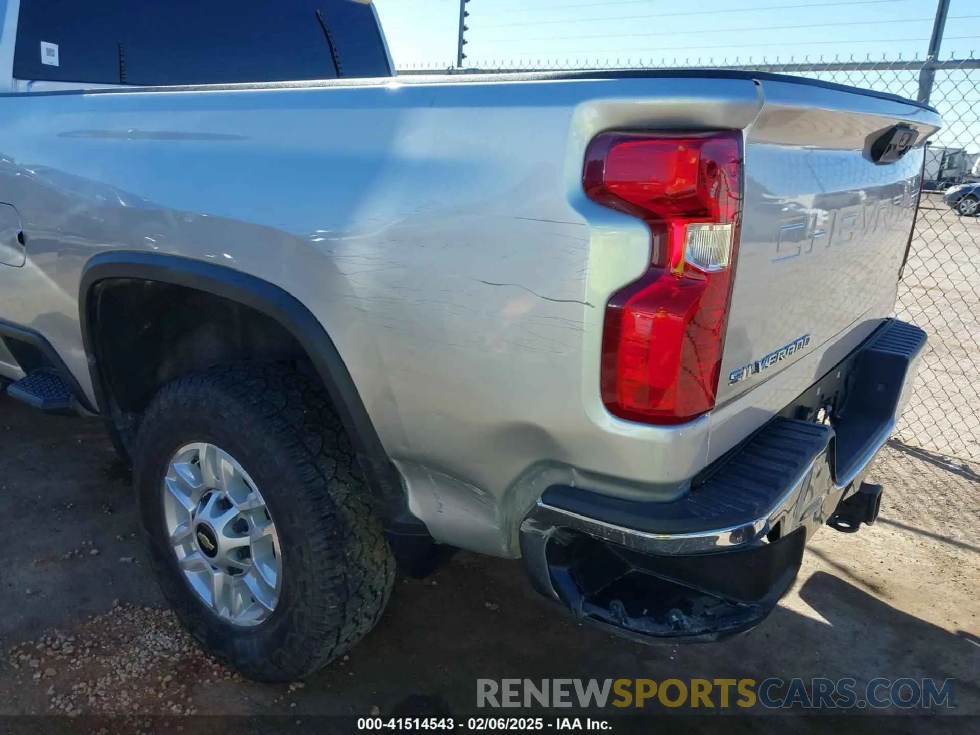 19 Photograph of a damaged car 1GC4YNE78NF177056 CHEVROLET SILVERADO 2500HD 2022