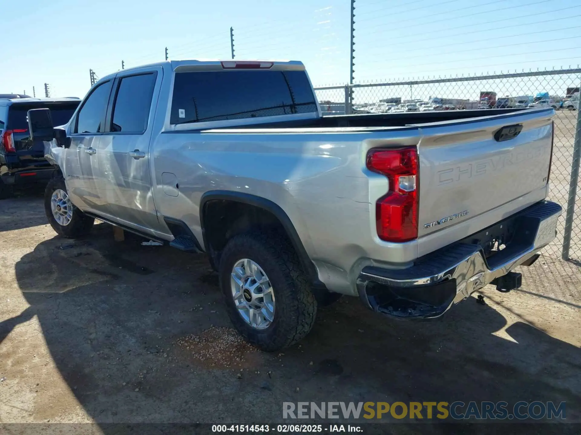 3 Photograph of a damaged car 1GC4YNE78NF177056 CHEVROLET SILVERADO 2500HD 2022