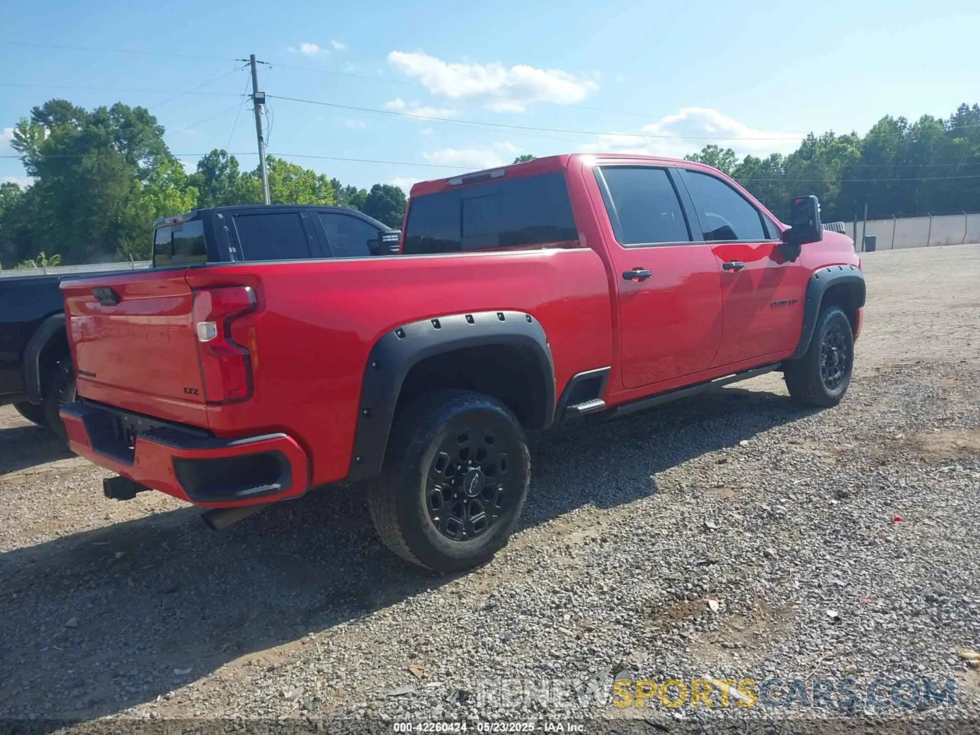 4 Photograph of a damaged car 1GC4YPE70NF266759 CHEVROLET SILVERADO 2500HD 2022