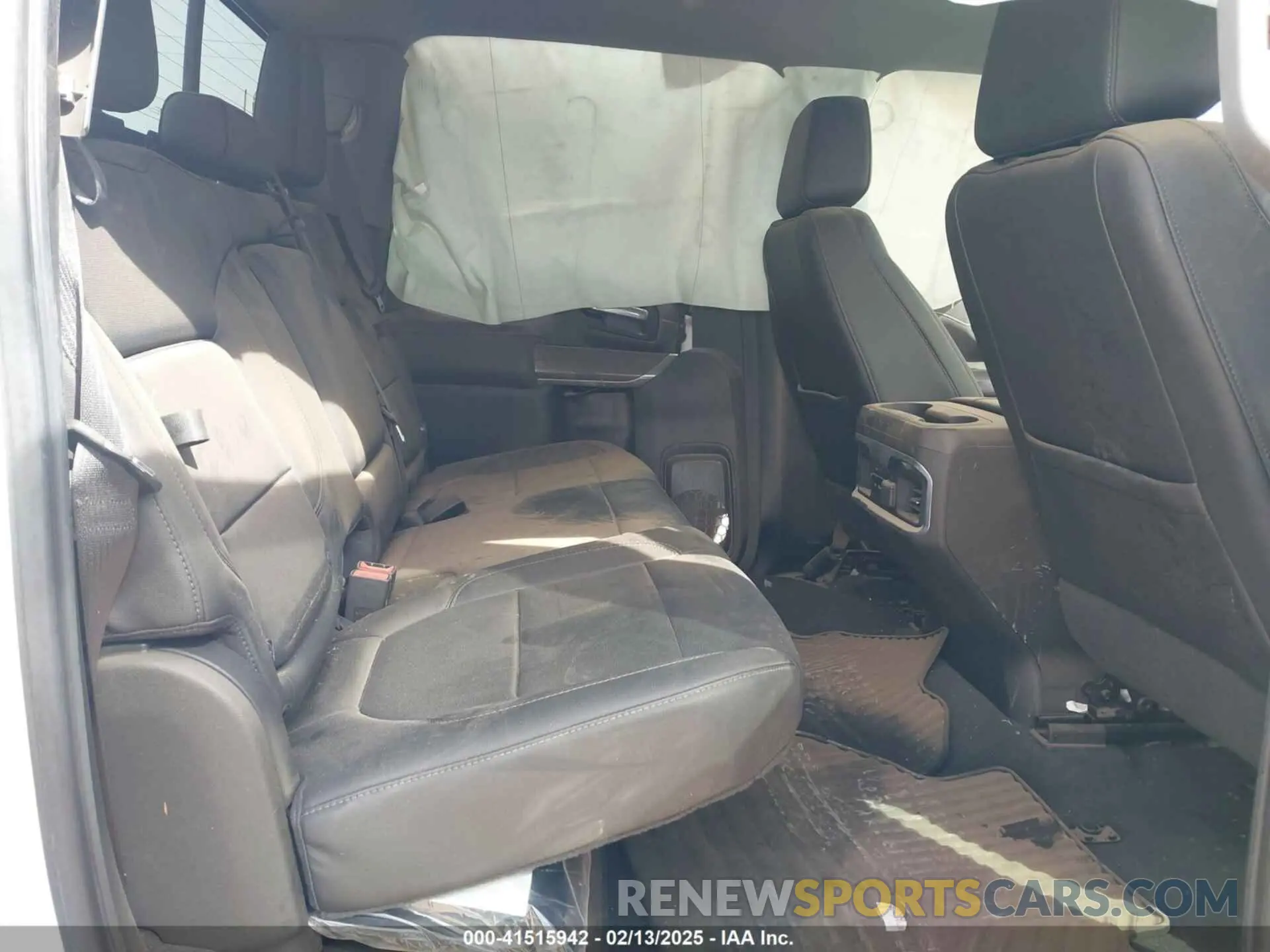 6 Photograph of a damaged car 1GC4YPEY4NF151820 CHEVROLET SILVERADO 2500HD 2022