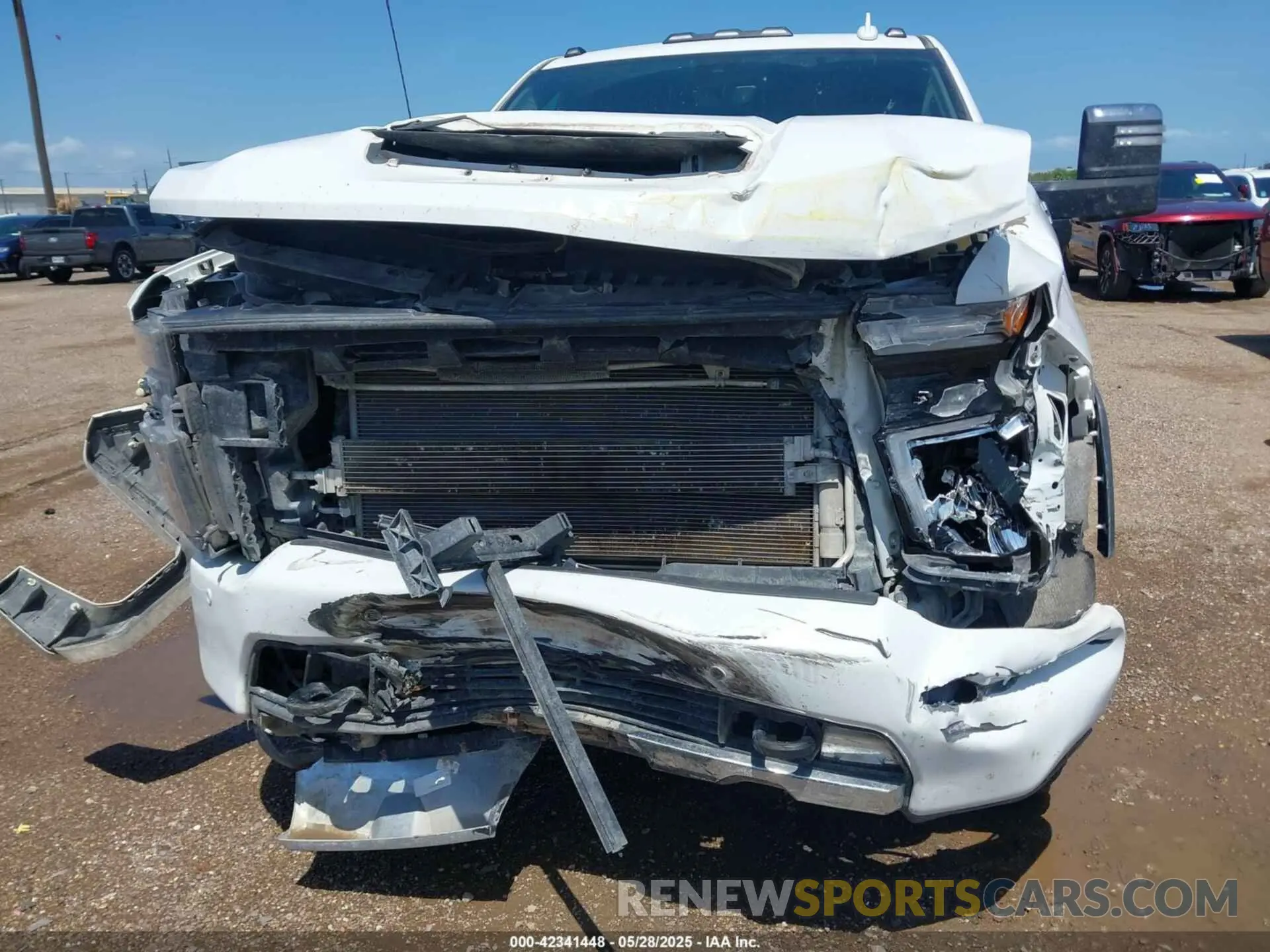 11 Photograph of a damaged car 1GC4YPEY9NF305972 CHEVROLET SILVERADO 2500HD 2022