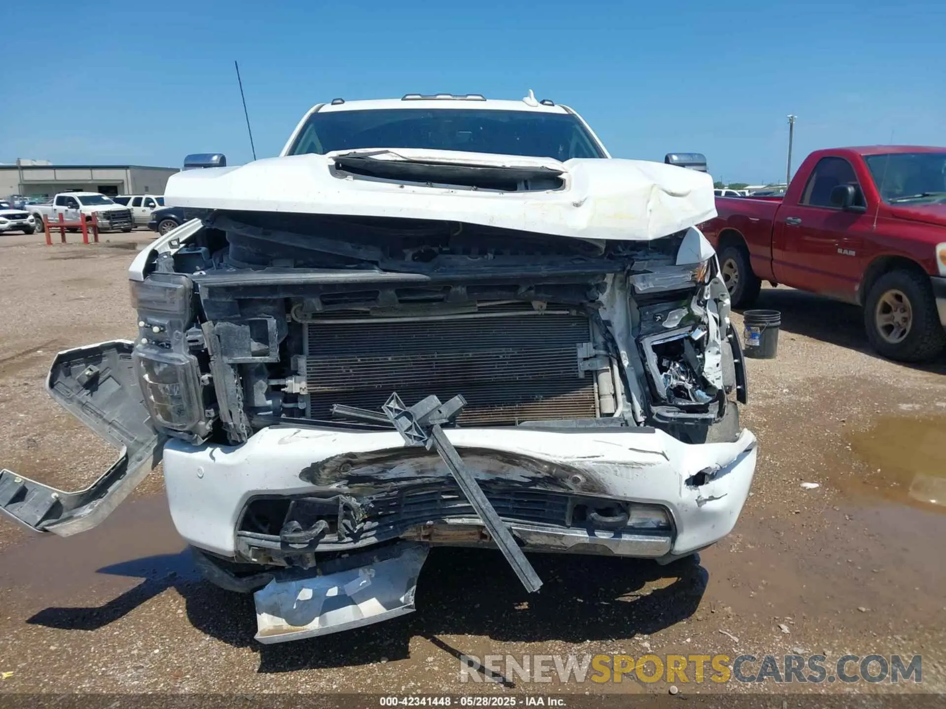 12 Photograph of a damaged car 1GC4YPEY9NF305972 CHEVROLET SILVERADO 2500HD 2022