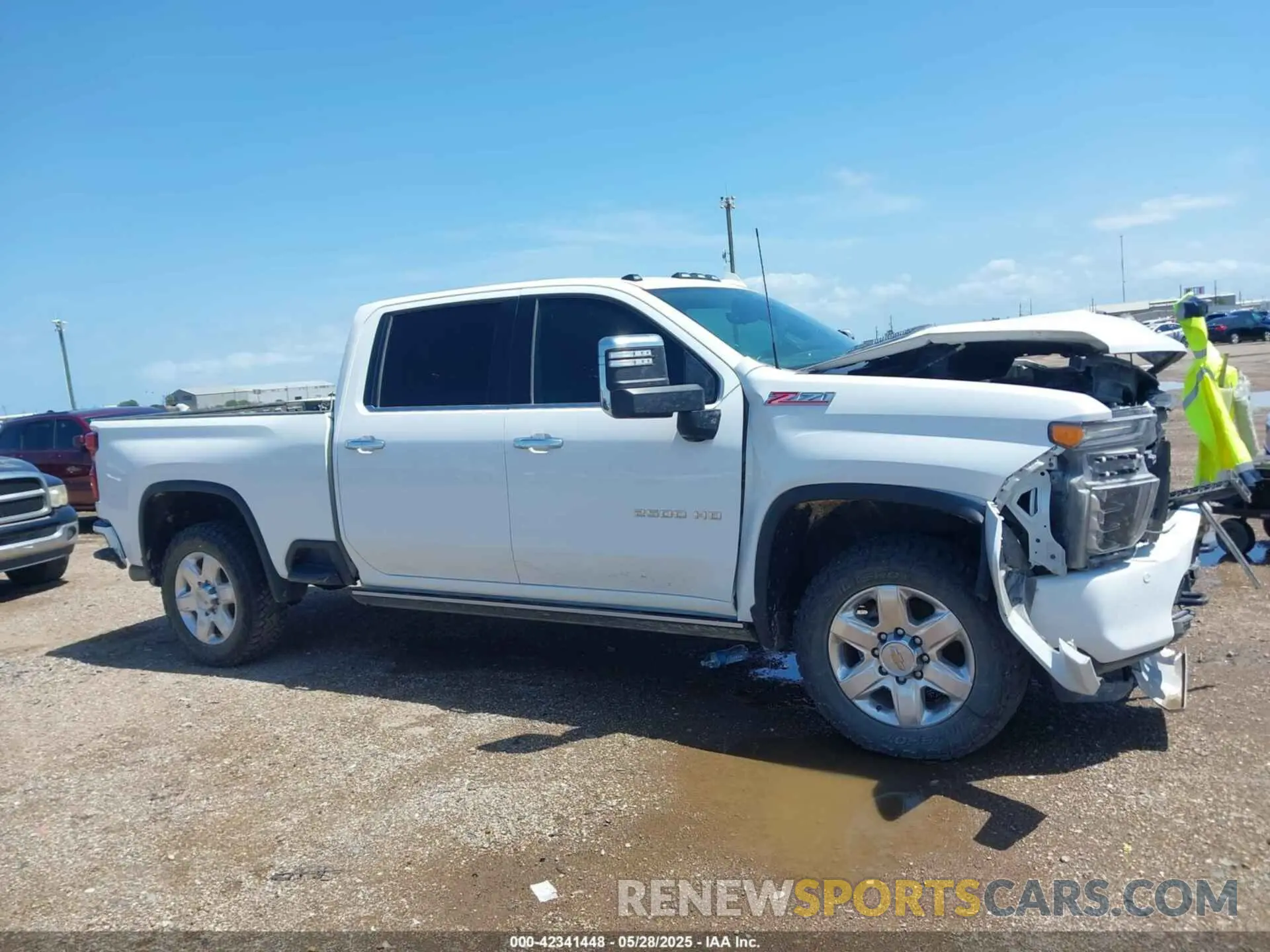 13 Photograph of a damaged car 1GC4YPEY9NF305972 CHEVROLET SILVERADO 2500HD 2022