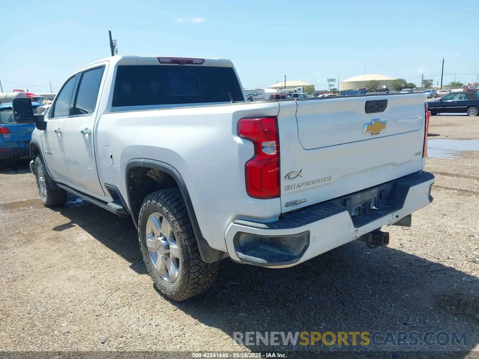 3 Photograph of a damaged car 1GC4YPEY9NF305972 CHEVROLET SILVERADO 2500HD 2022