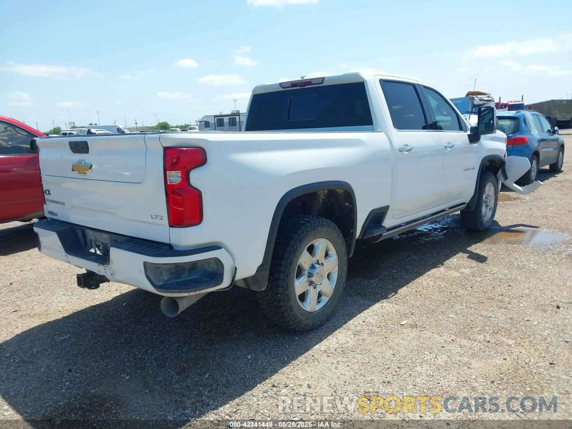4 Photograph of a damaged car 1GC4YPEY9NF305972 CHEVROLET SILVERADO 2500HD 2022