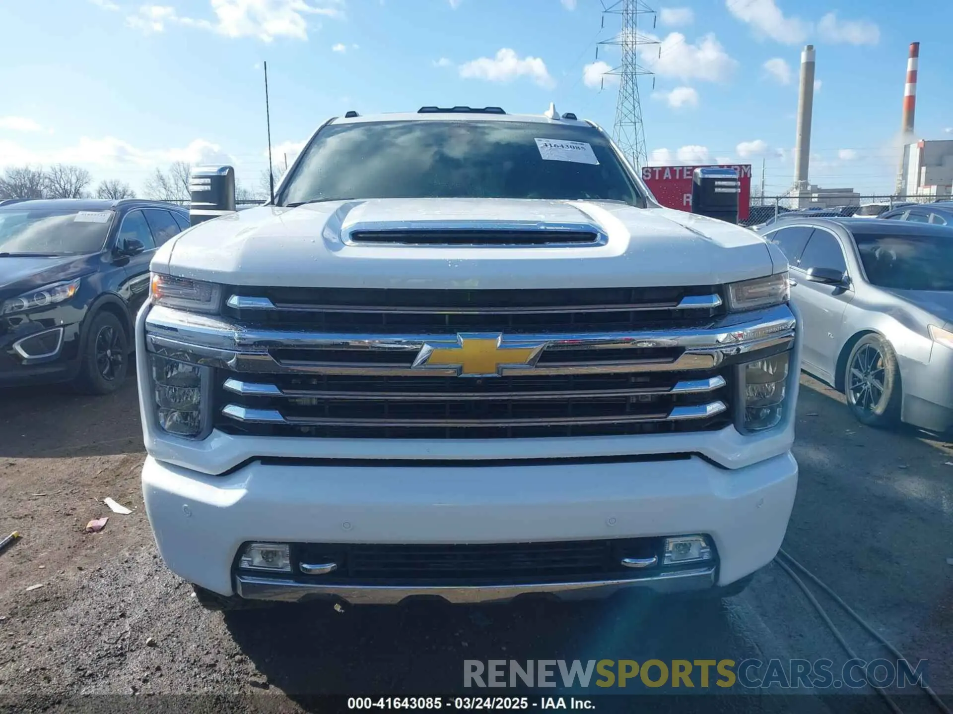 11 Photograph of a damaged car 1GC4YREY0NF167363 CHEVROLET SILVERADO 2500HD 2022