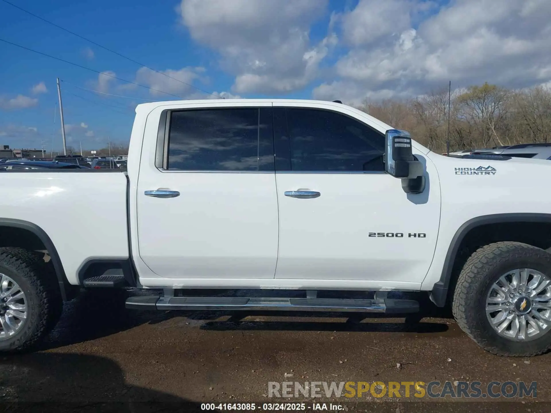 12 Photograph of a damaged car 1GC4YREY0NF167363 CHEVROLET SILVERADO 2500HD 2022