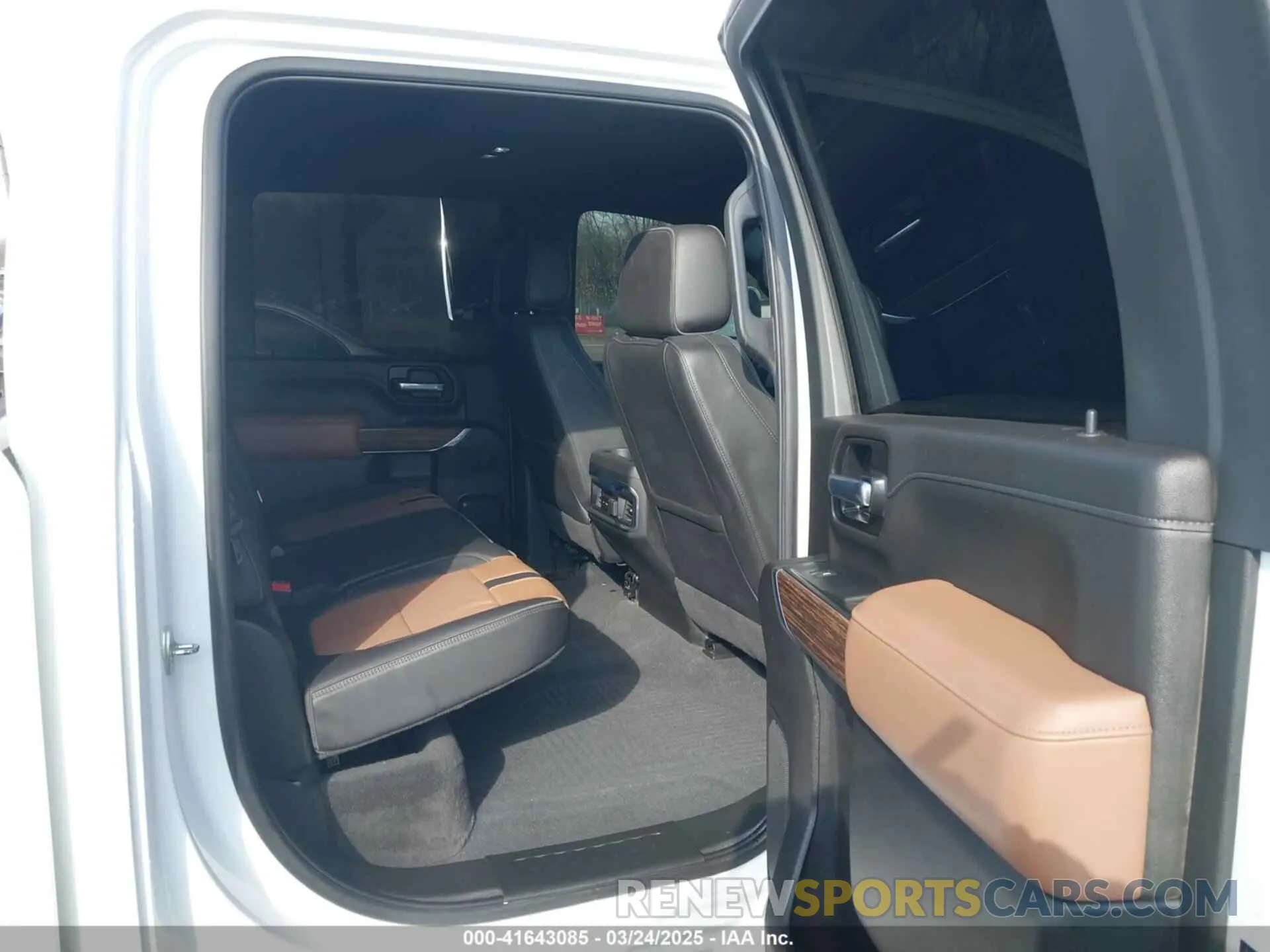 6 Photograph of a damaged car 1GC4YREY0NF167363 CHEVROLET SILVERADO 2500HD 2022