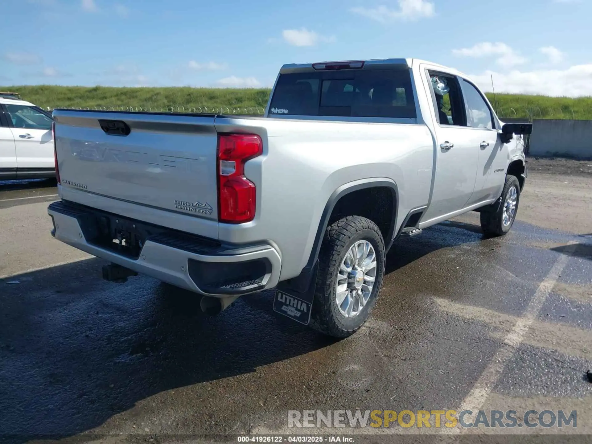 4 Photograph of a damaged car 1GC4YREY4NF110342 CHEVROLET SILVERADO 2500HD 2022