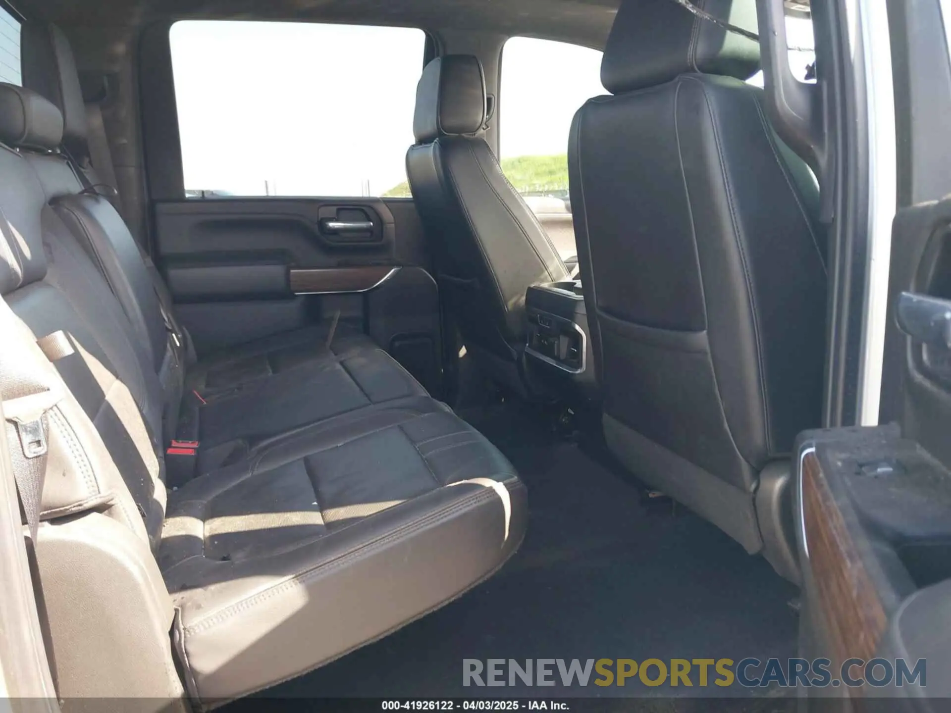 8 Photograph of a damaged car 1GC4YREY4NF110342 CHEVROLET SILVERADO 2500HD 2022