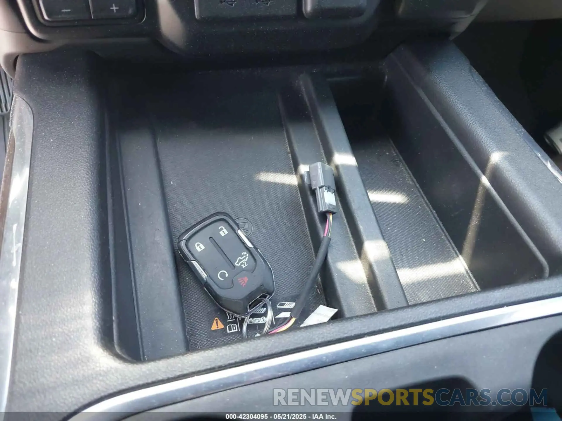 11 Photograph of a damaged car 1GC4YREY6NF109953 CHEVROLET SILVERADO 2500HD 2022
