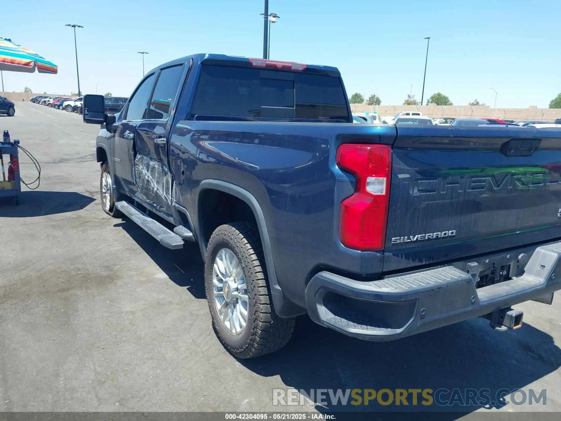 3 Photograph of a damaged car 1GC4YREY6NF109953 CHEVROLET SILVERADO 2500HD 2022