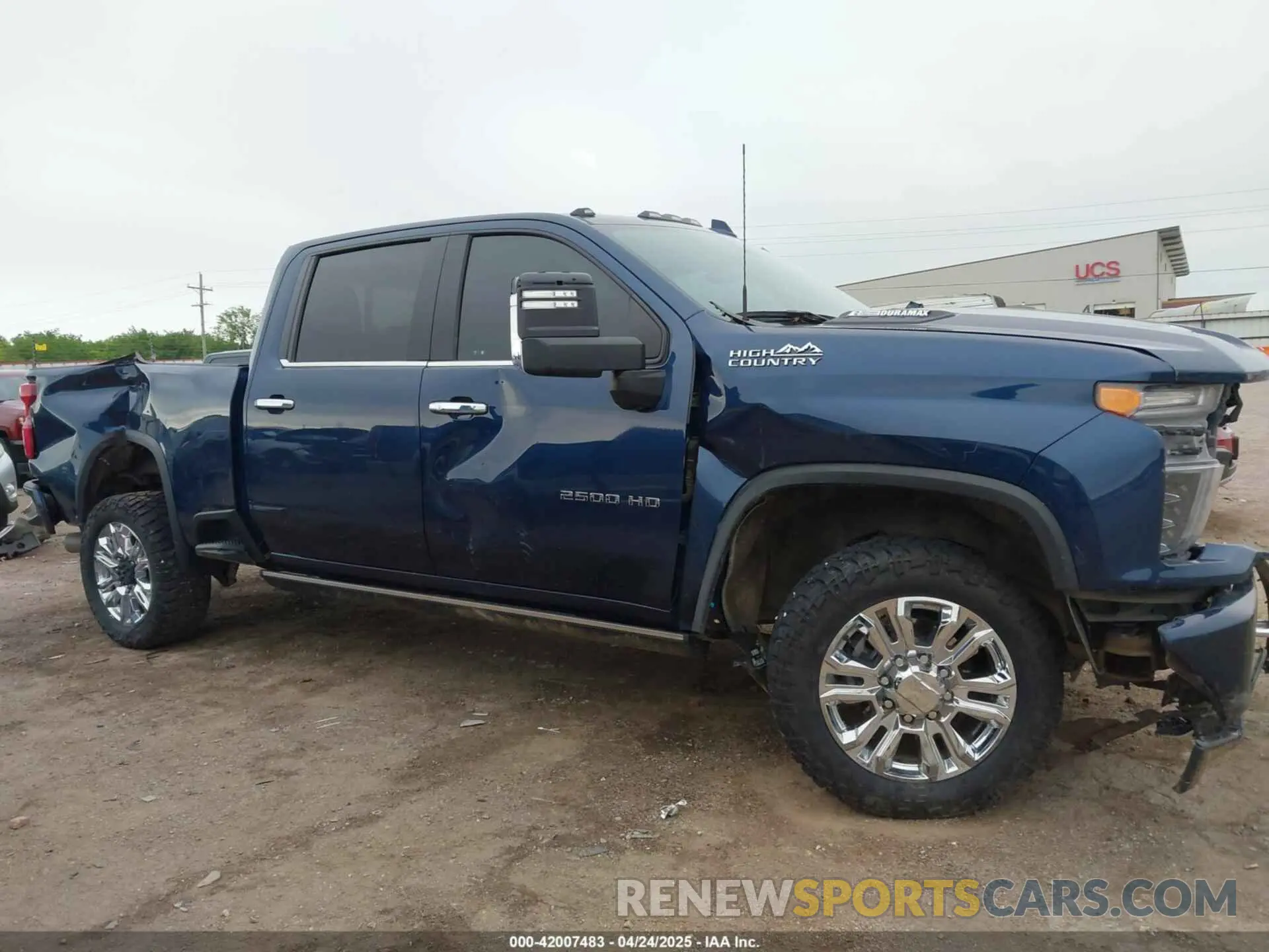 13 Photograph of a damaged car 1GC4YREY6NF356440 CHEVROLET SILVERADO 2500HD 2022