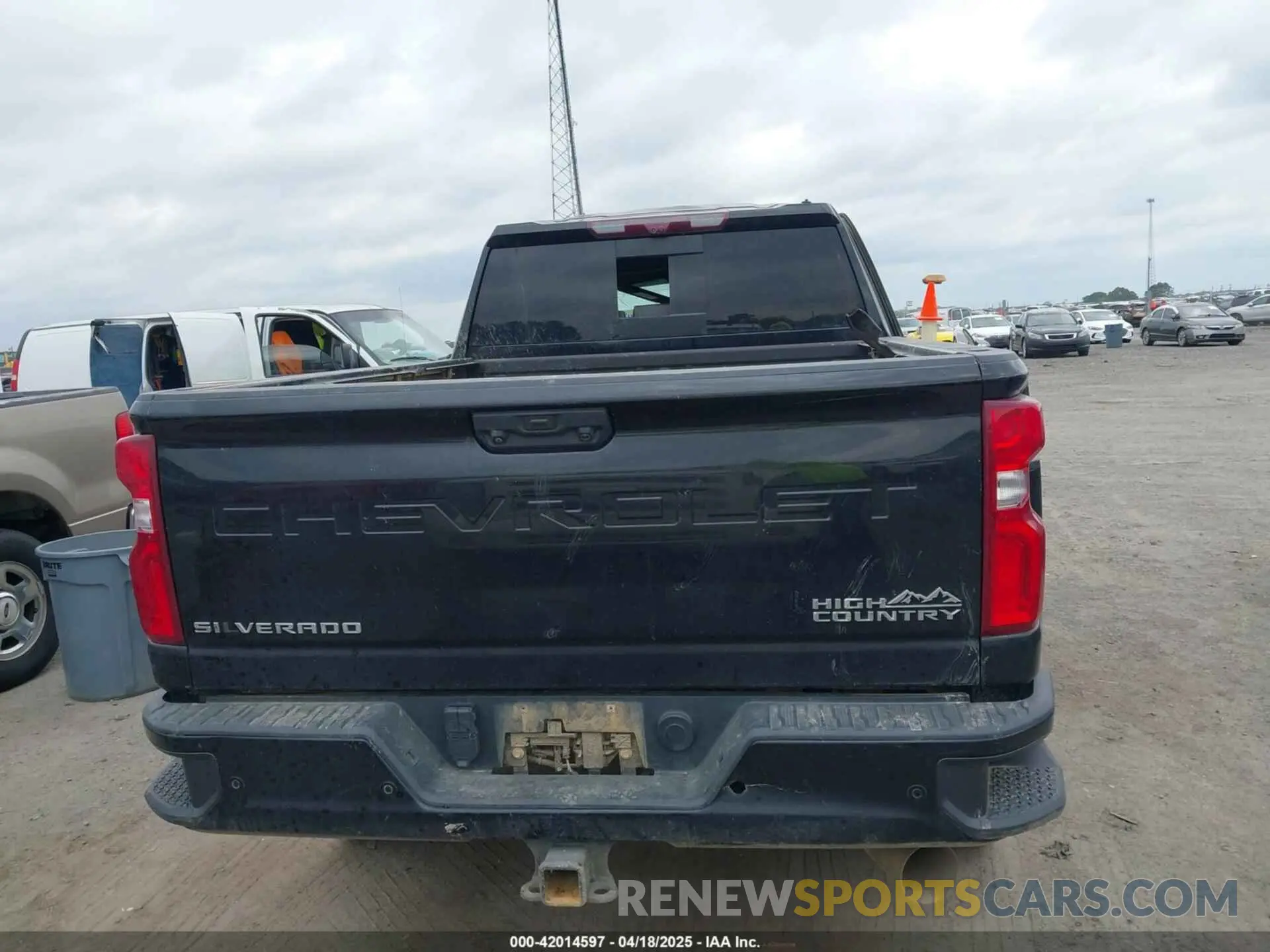 18 Photograph of a damaged car 1GC4YREY7NF164587 CHEVROLET SILVERADO 2500HD 2022