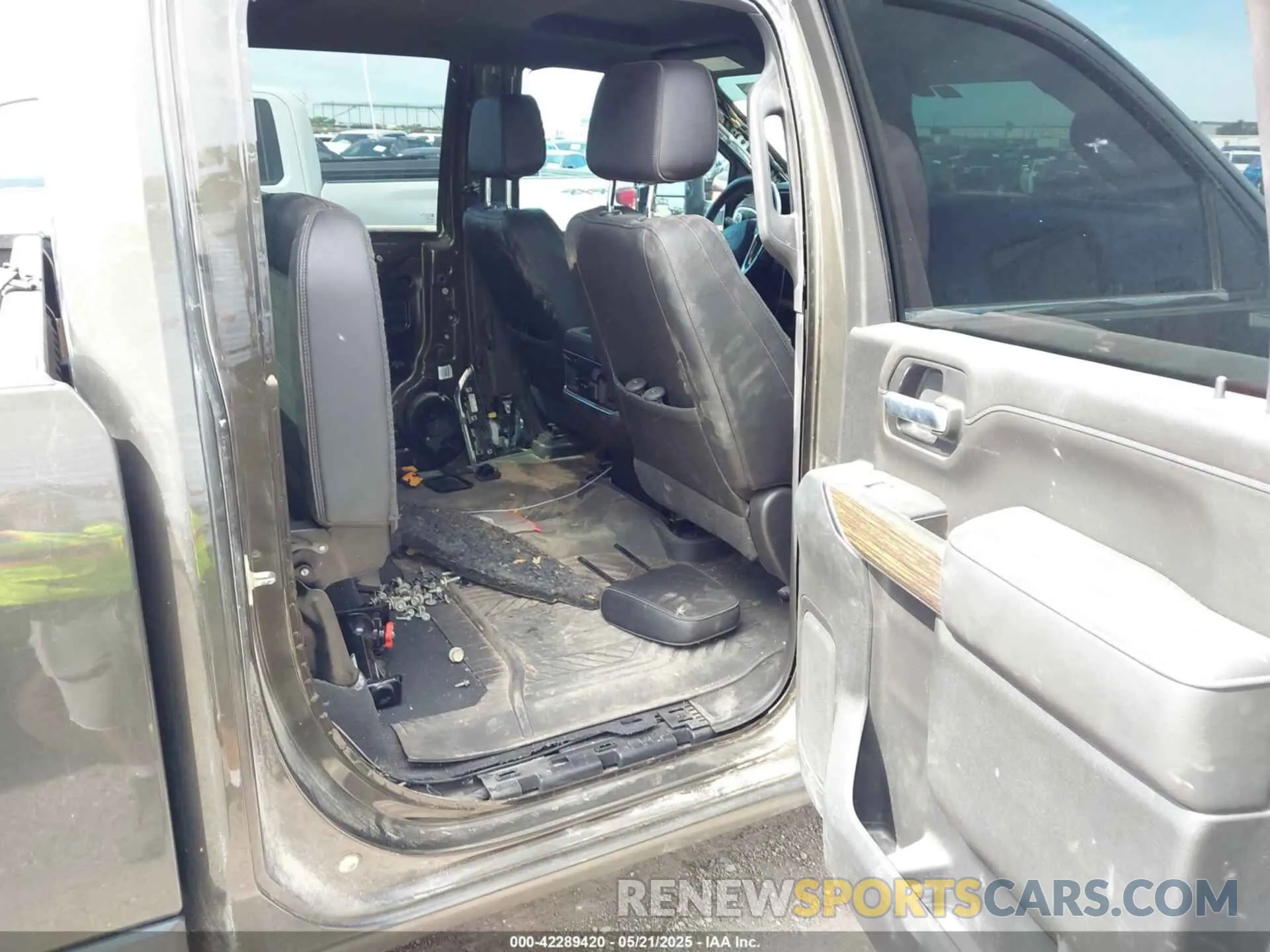 6 Photograph of a damaged car 1GC4YREY9NF143949 CHEVROLET SILVERADO 2500HD 2022