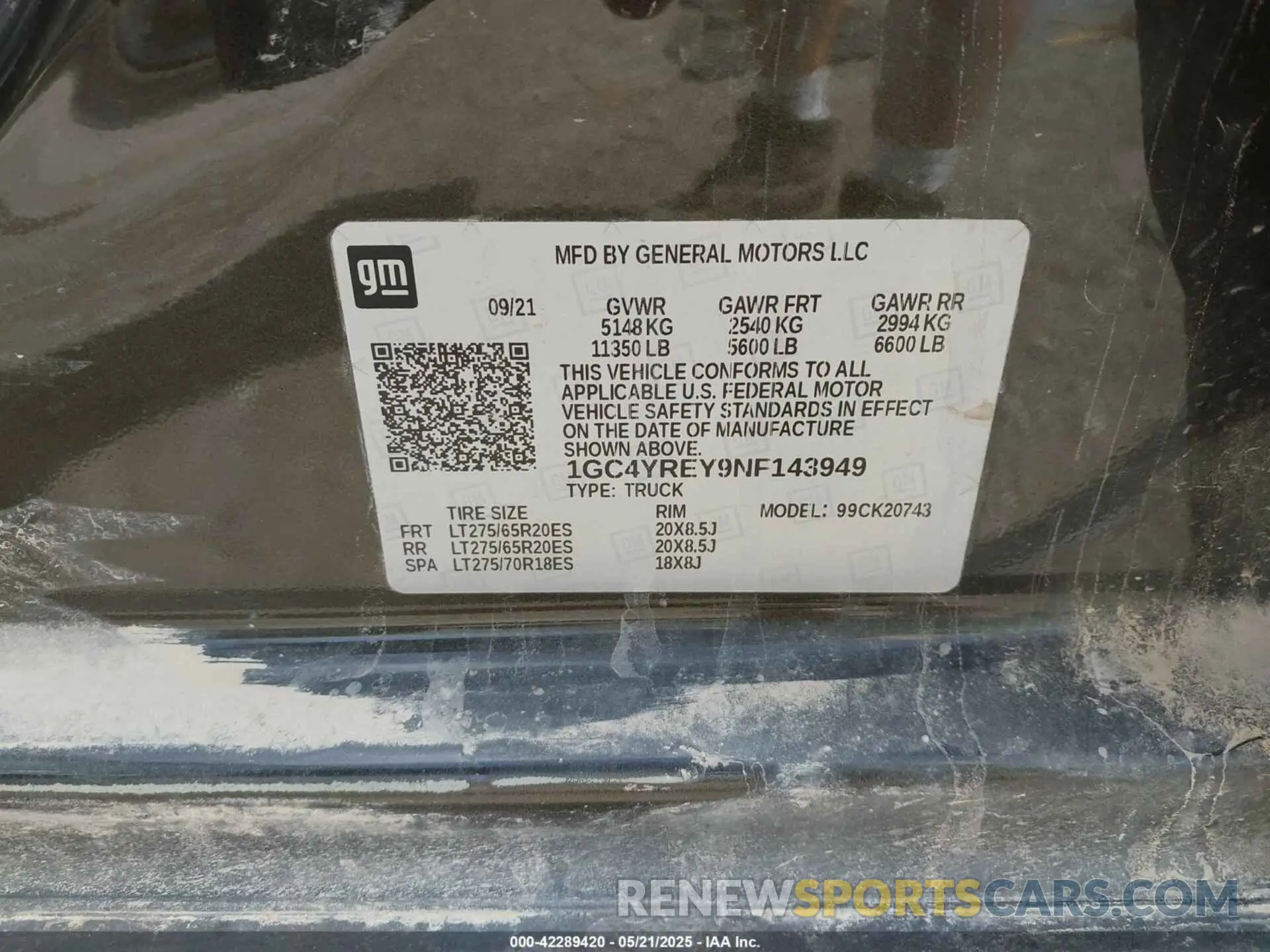 8 Photograph of a damaged car 1GC4YREY9NF143949 CHEVROLET SILVERADO 2500HD 2022