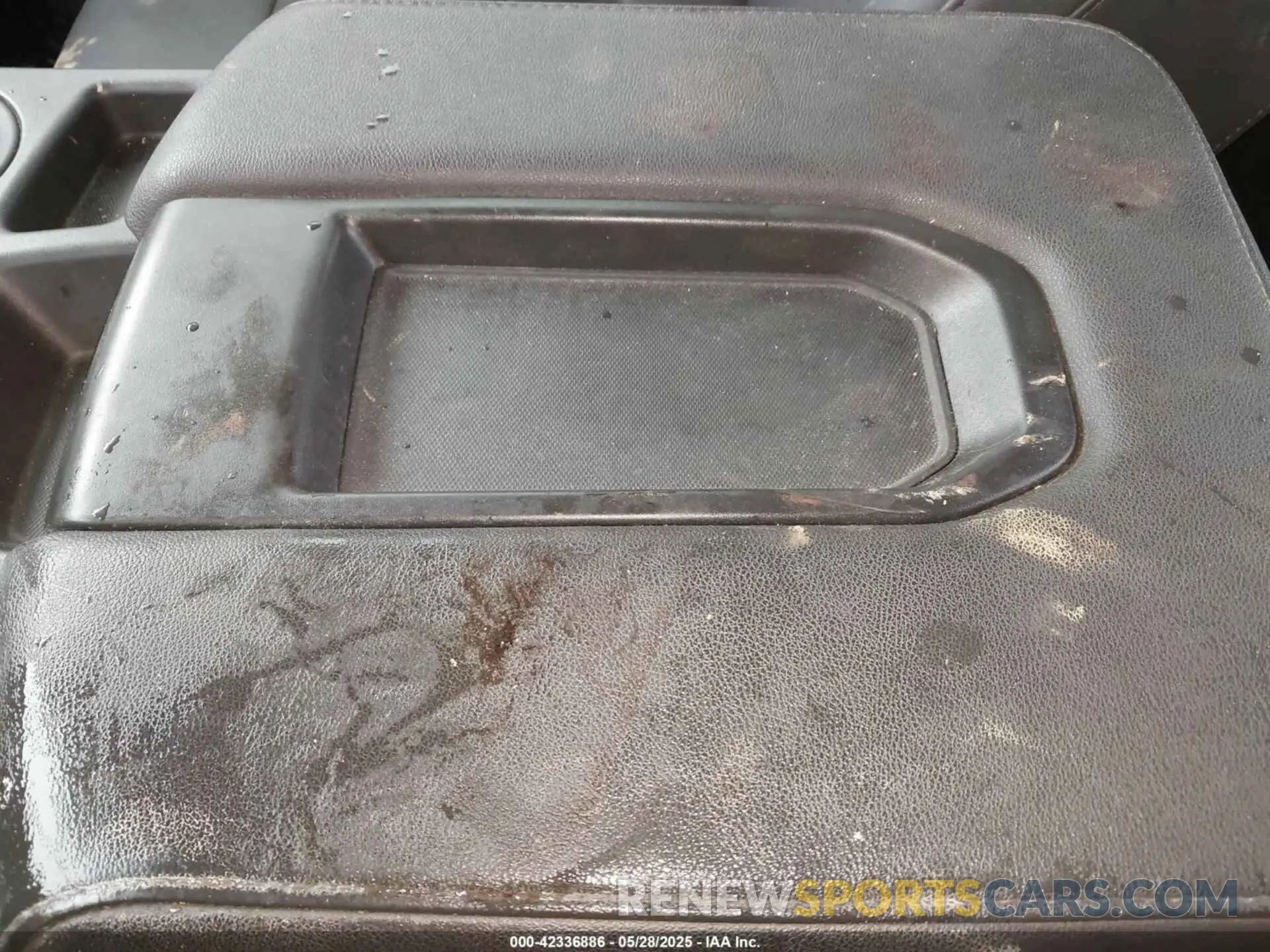 12 Photograph of a damaged car 1GC5YLE78NF282821 CHEVROLET SILVERADO 2500HD 2022