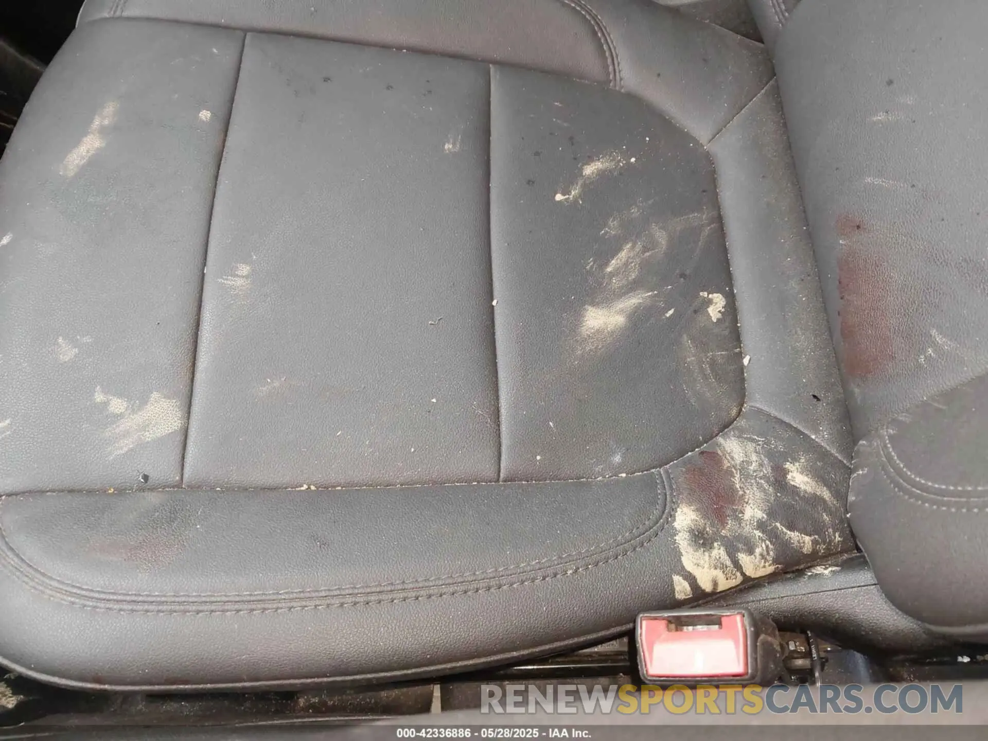 13 Photograph of a damaged car 1GC5YLE78NF282821 CHEVROLET SILVERADO 2500HD 2022