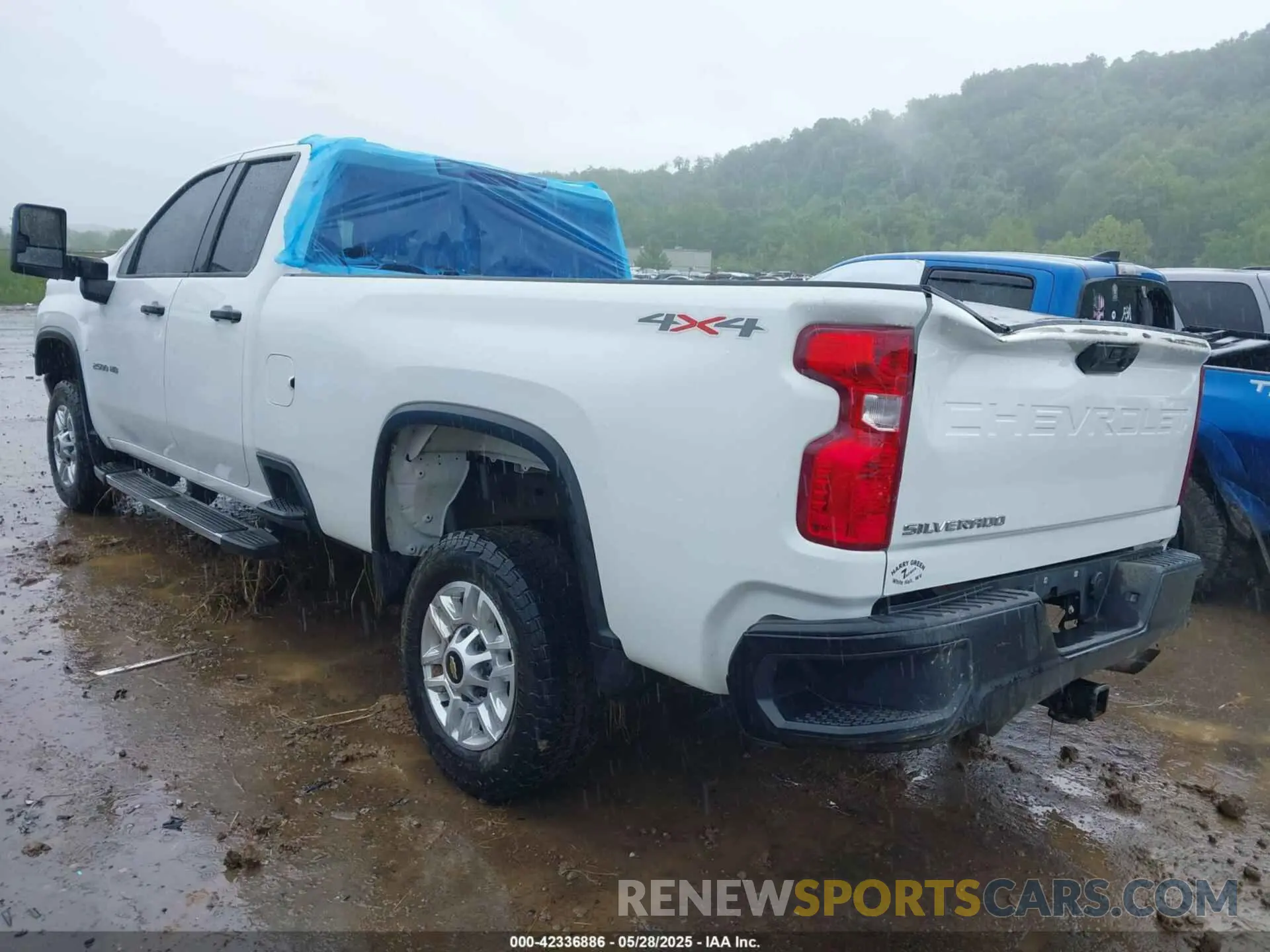 3 Photograph of a damaged car 1GC5YLE78NF282821 CHEVROLET SILVERADO 2500HD 2022