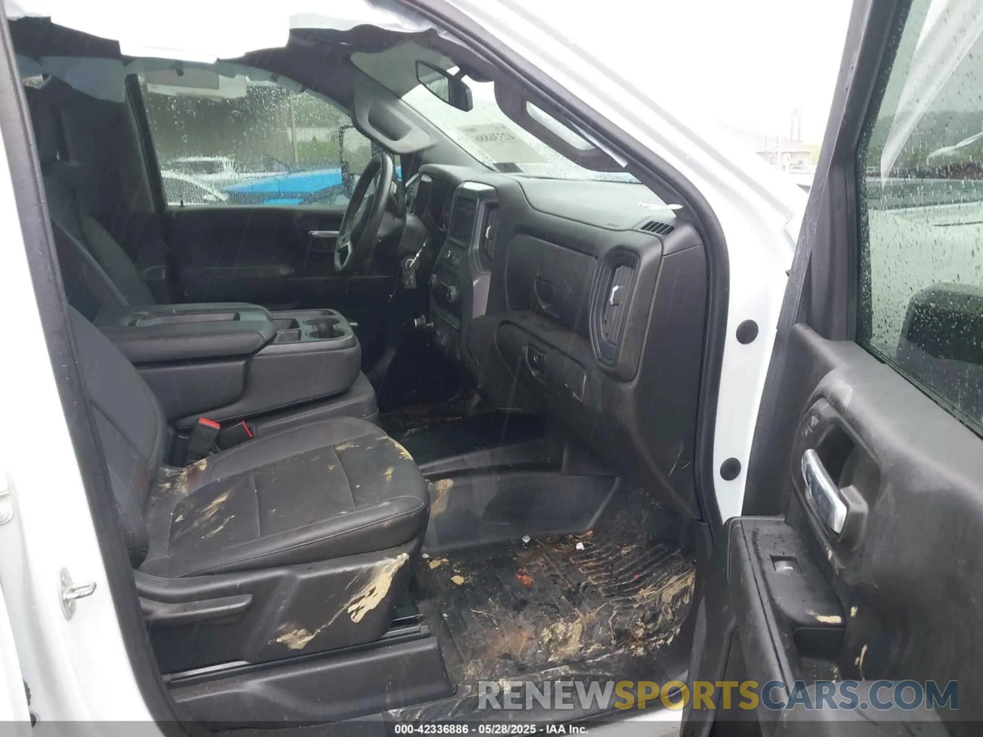 8 Photograph of a damaged car 1GC5YLE78NF282821 CHEVROLET SILVERADO 2500HD 2022