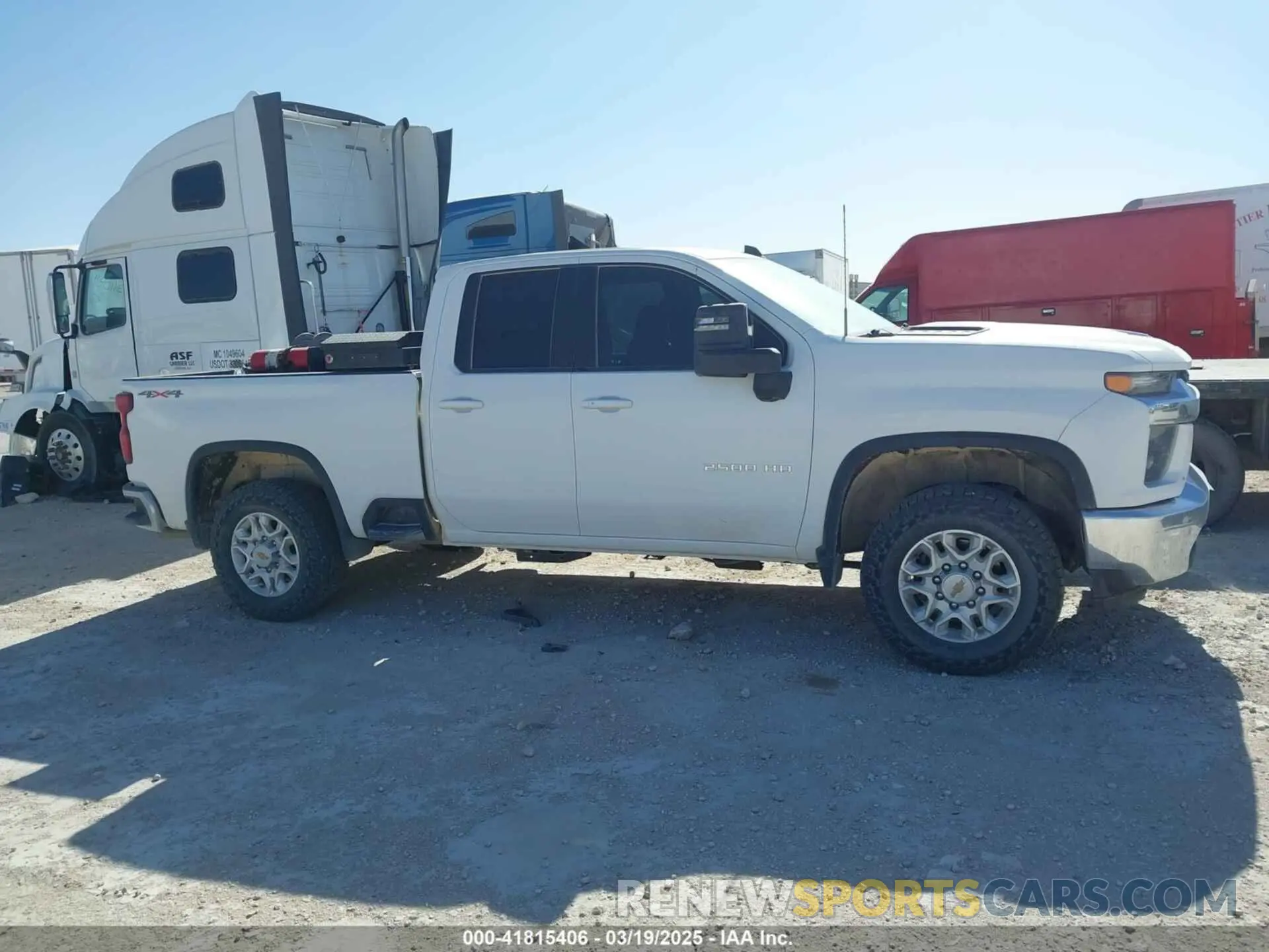 13 Photograph of a damaged car 1GC5YNE71NF328145 CHEVROLET SILVERADO 2500HD 2022
