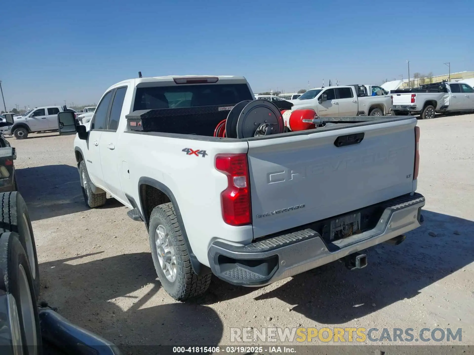 14 Photograph of a damaged car 1GC5YNE71NF328145 CHEVROLET SILVERADO 2500HD 2022