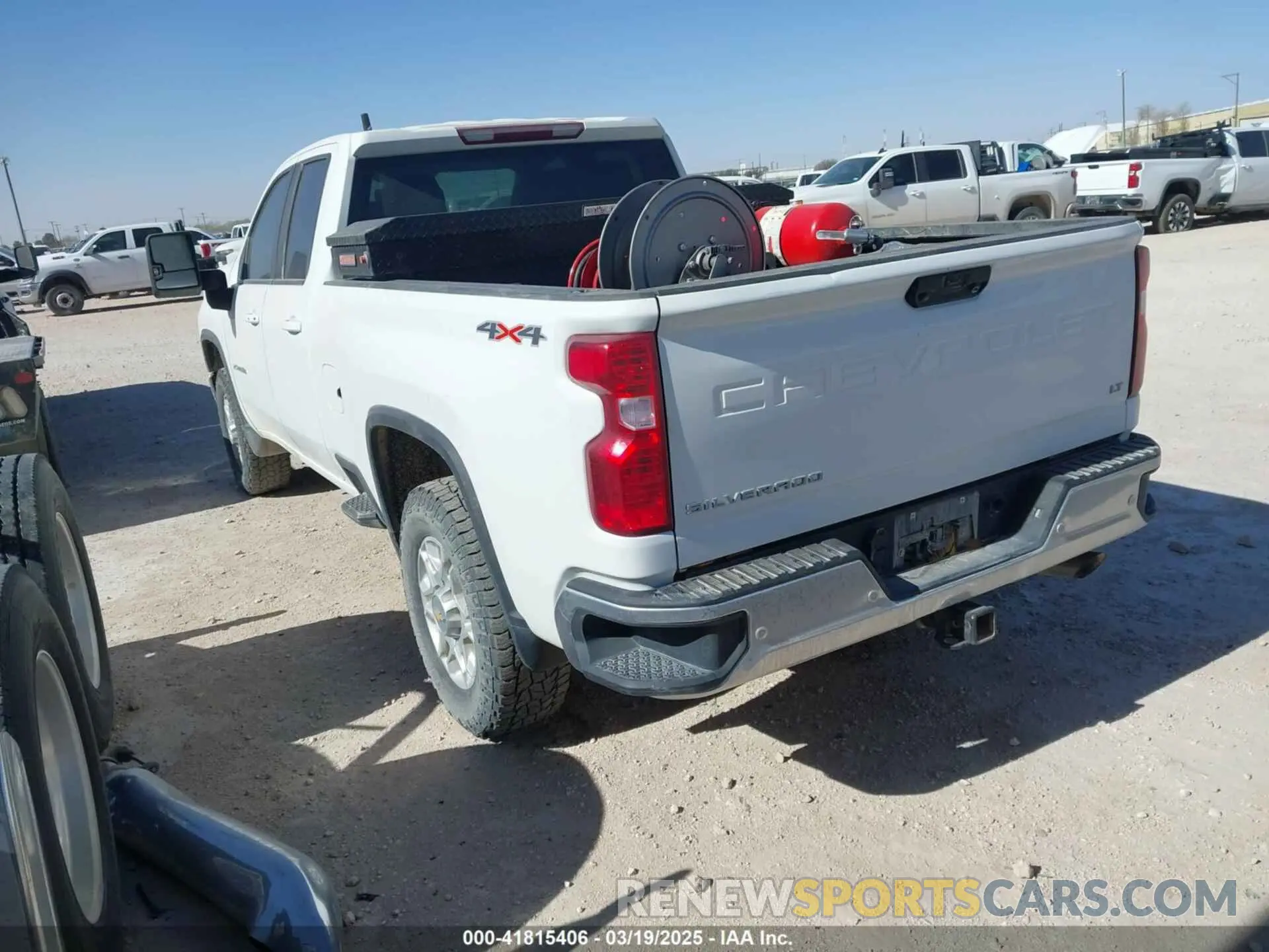 3 Photograph of a damaged car 1GC5YNE71NF328145 CHEVROLET SILVERADO 2500HD 2022