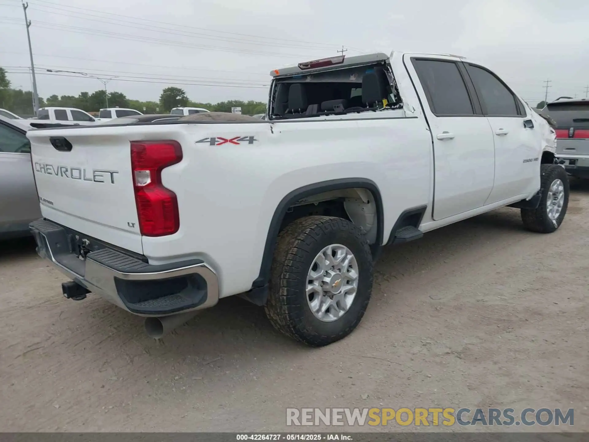 4 Photograph of a damaged car 2GC1YNEYXN1203403 CHEVROLET SILVERADO 2500HD 2022