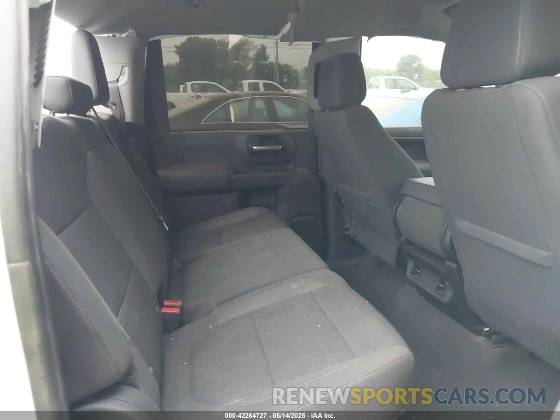 8 Photograph of a damaged car 2GC1YNEYXN1203403 CHEVROLET SILVERADO 2500HD 2022