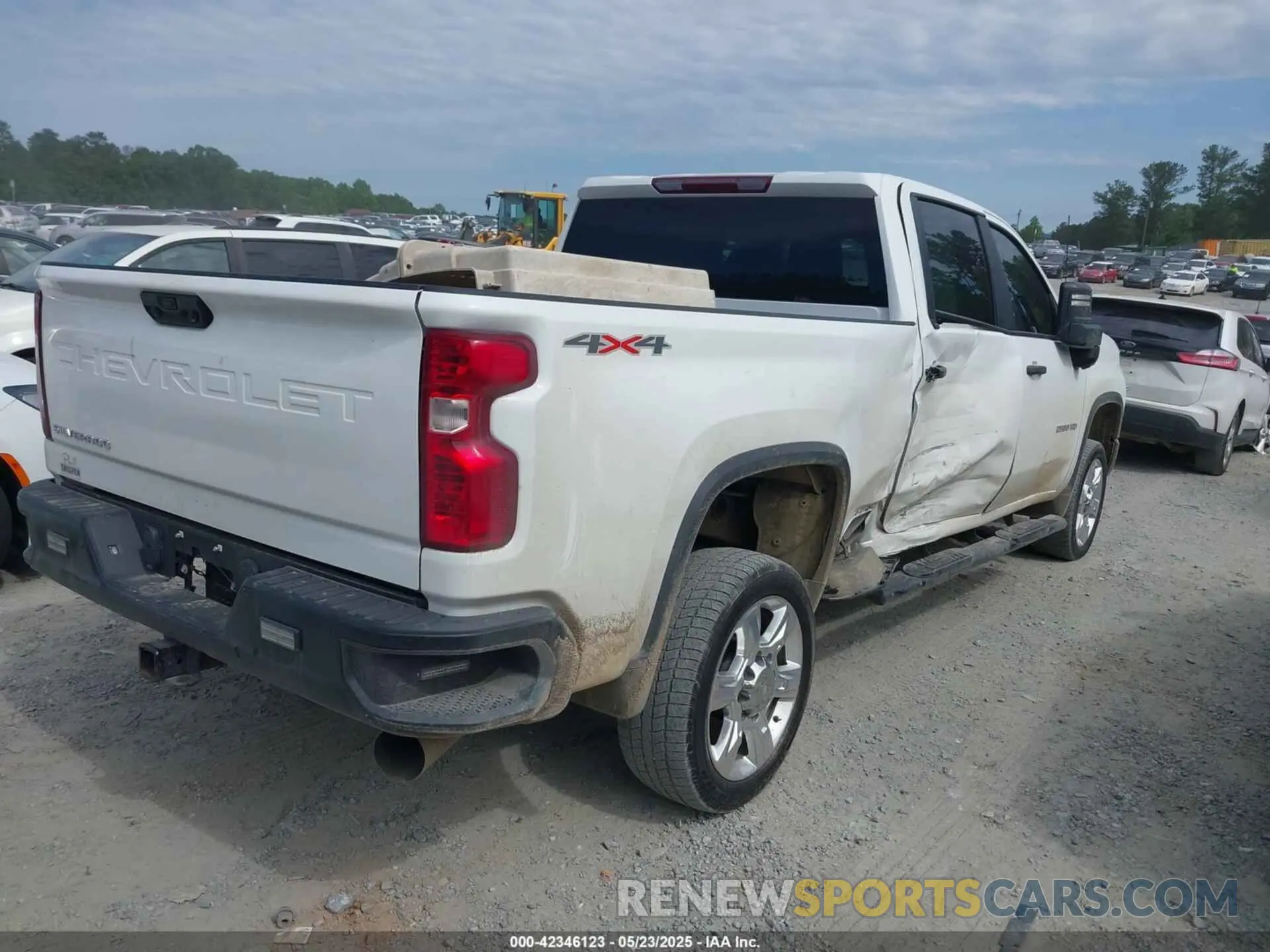 4 Photograph of a damaged car 2GC4YLEY5N1228923 CHEVROLET SILVERADO 2500HD 2022