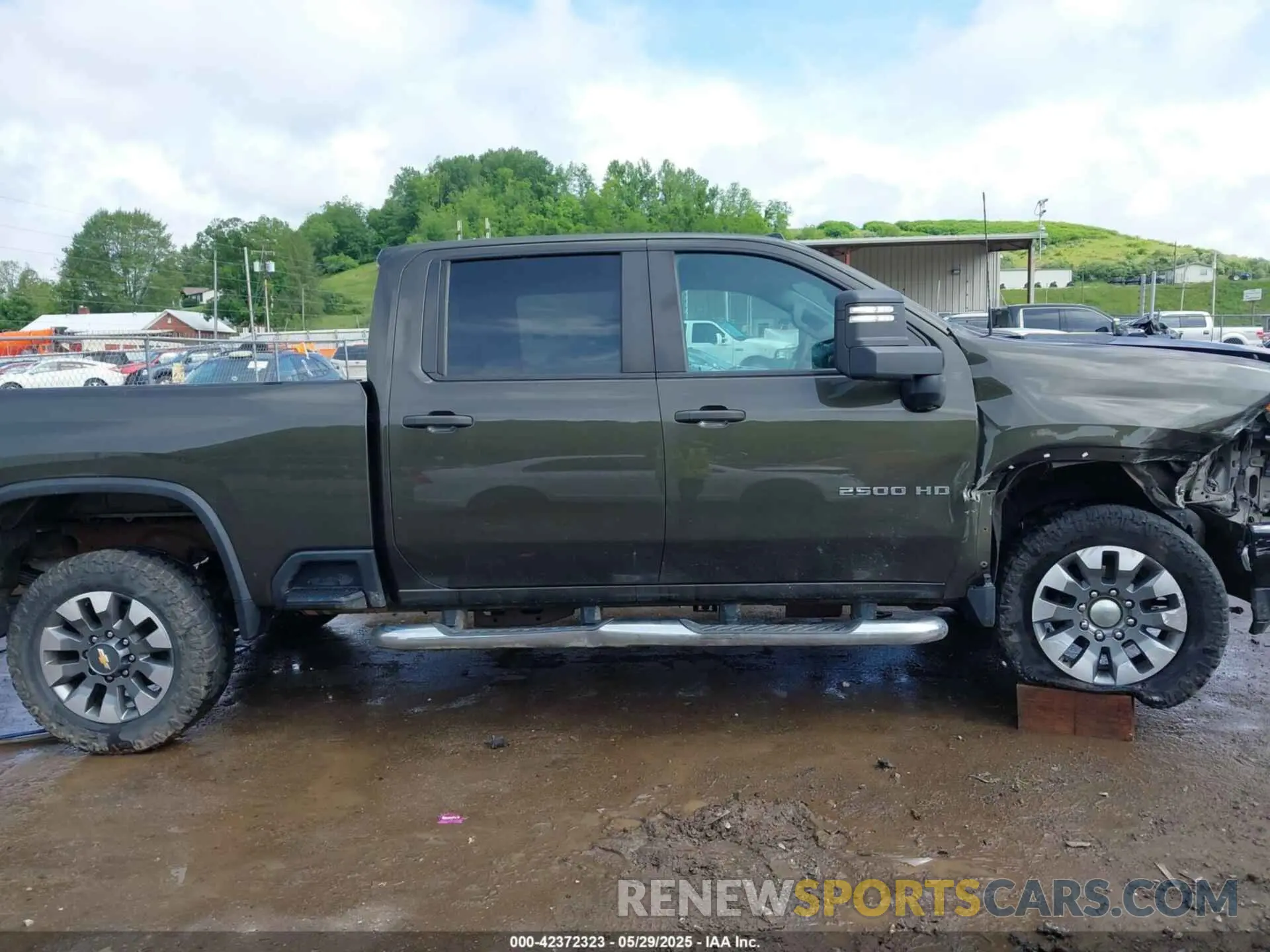 13 Photograph of a damaged car 2GC4YME70N1225005 CHEVROLET SILVERADO 2500HD 2022