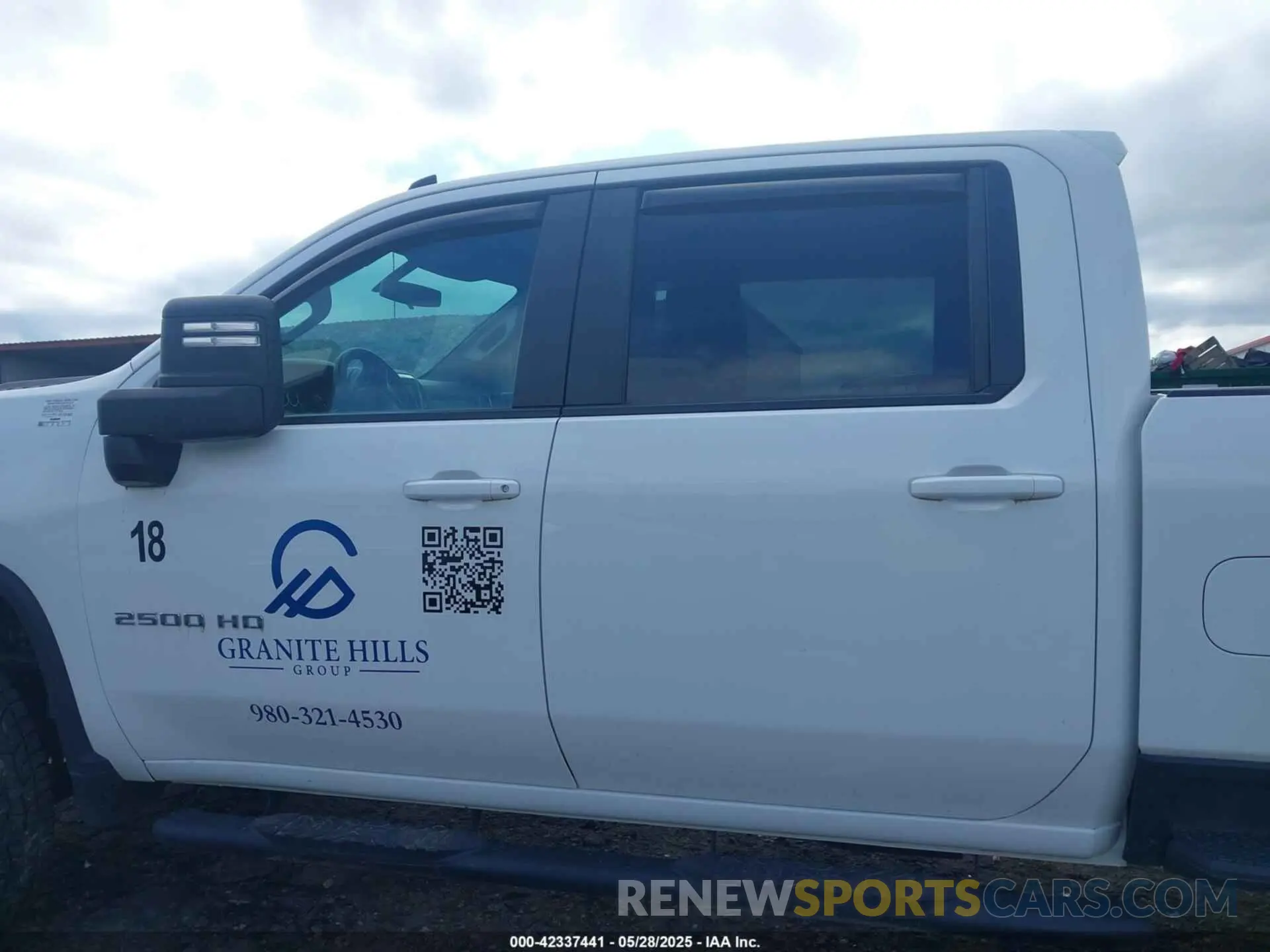 17 Photograph of a damaged car 2GC4YNE72N1218935 CHEVROLET SILVERADO 2500HD 2022