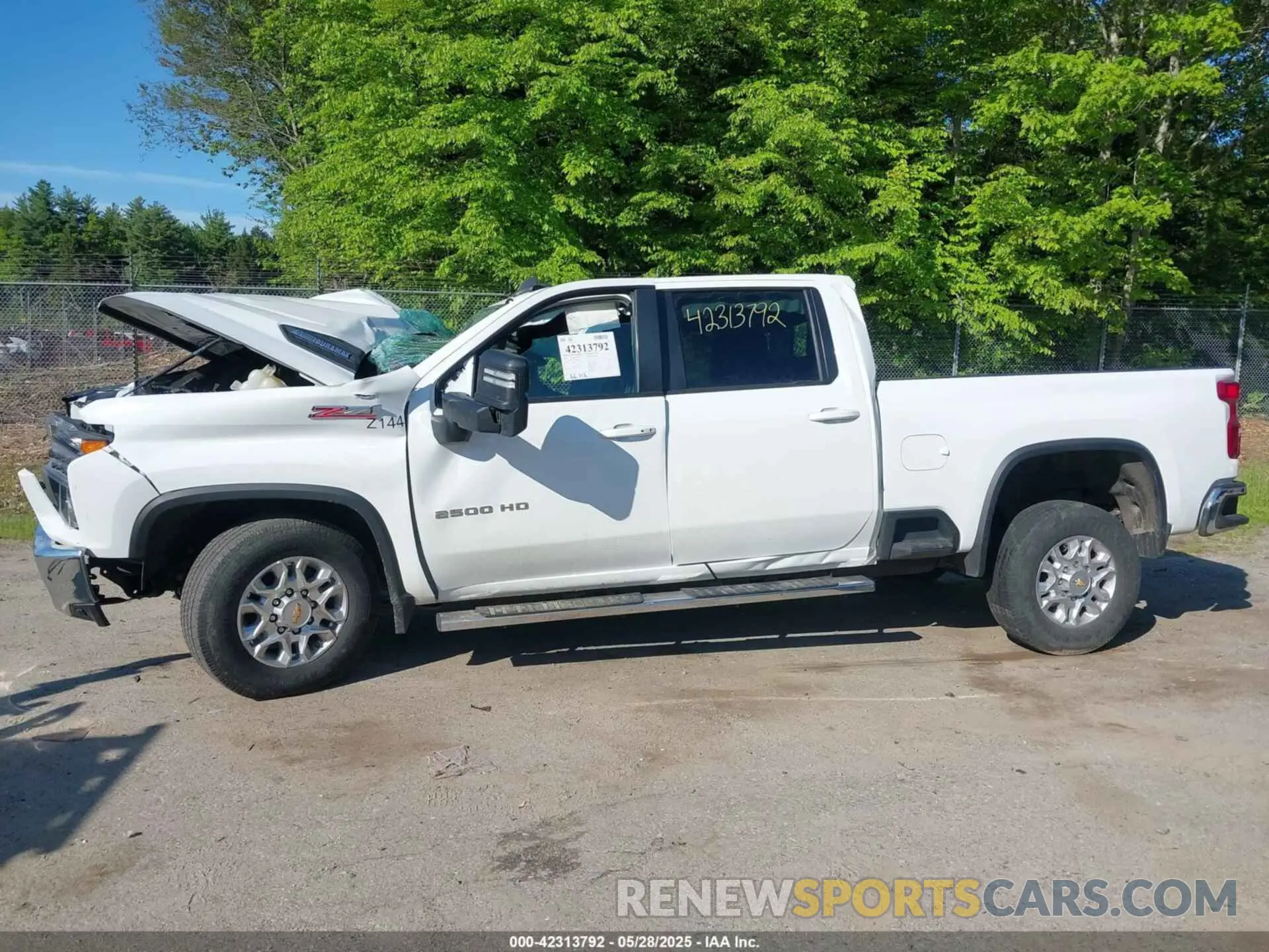 12 Photograph of a damaged car 2GC4YNEY5N1232417 CHEVROLET SILVERADO 2500HD 2022