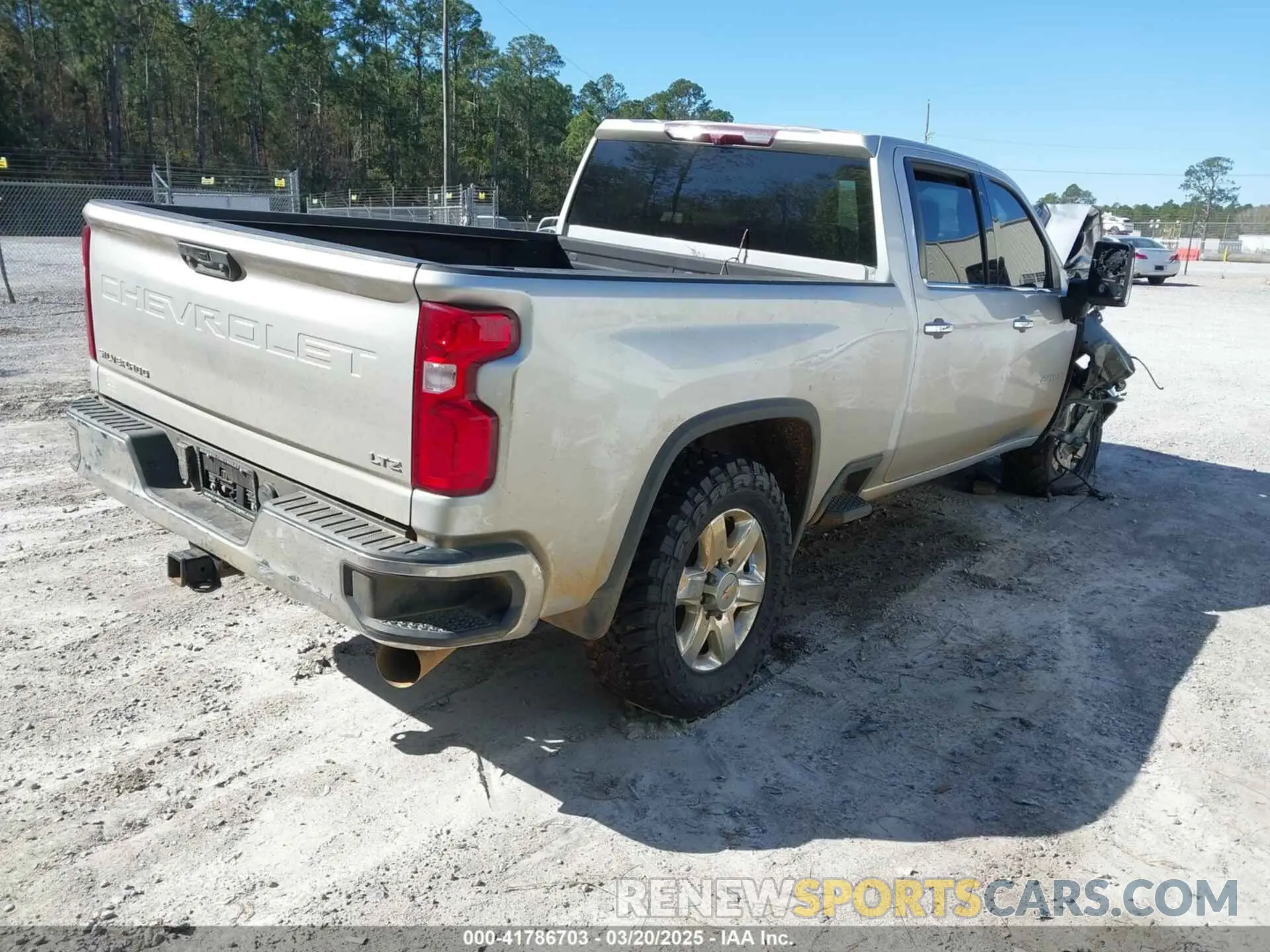 4 Photograph of a damaged car 2GC4YPEY5N1232574 CHEVROLET SILVERADO 2500HD 2022