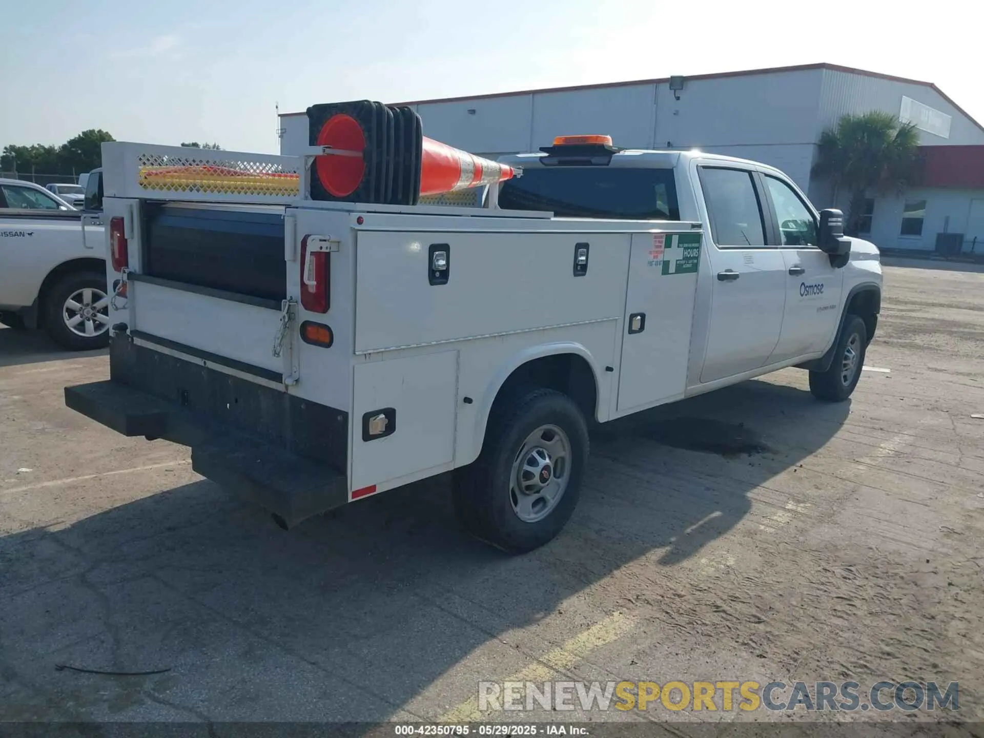 4 Photograph of a damaged car 1GB1YLE71PF146990 CHEVROLET SILVERADO 2500HD 2023