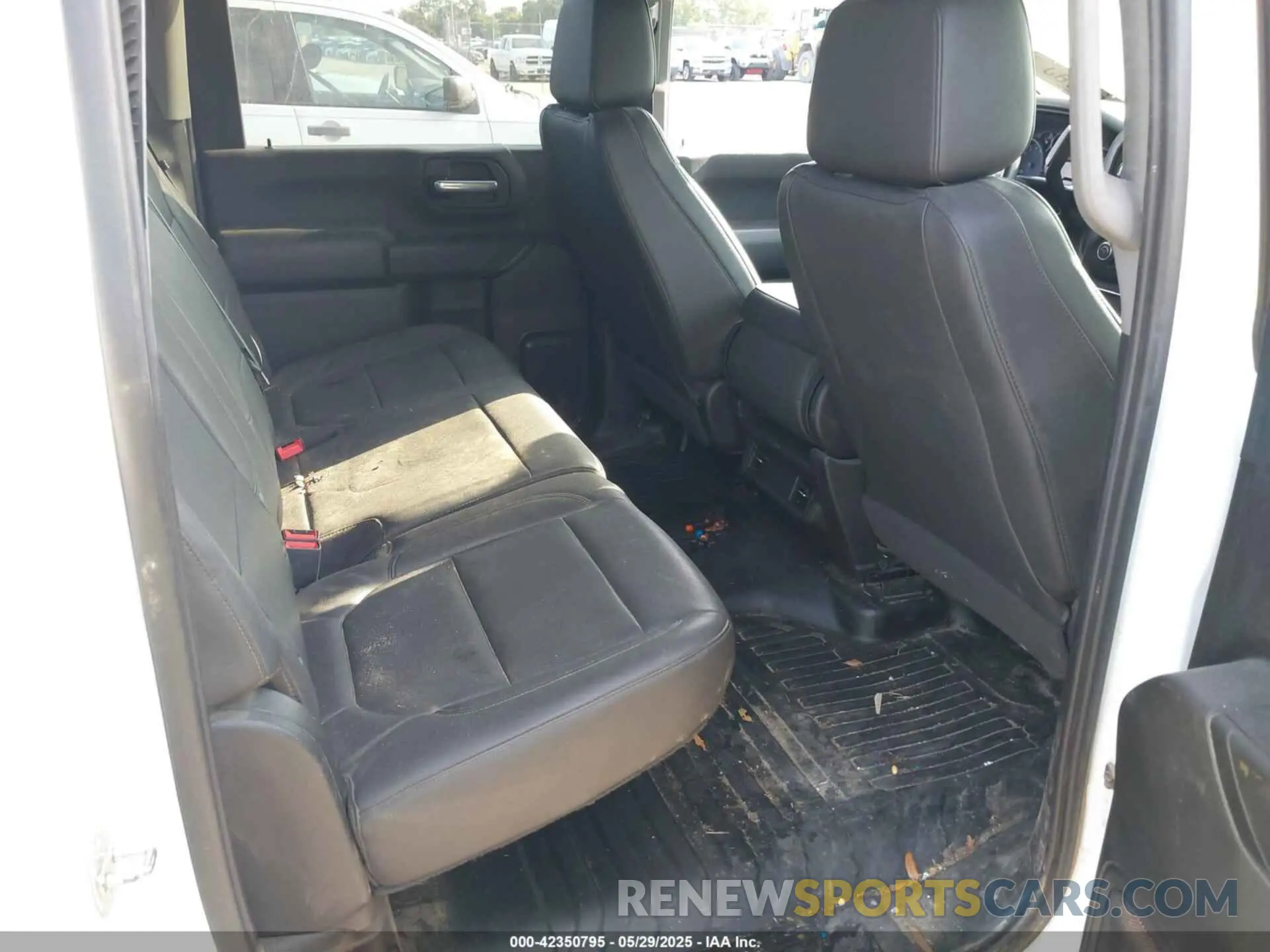 8 Photograph of a damaged car 1GB1YLE71PF146990 CHEVROLET SILVERADO 2500HD 2023