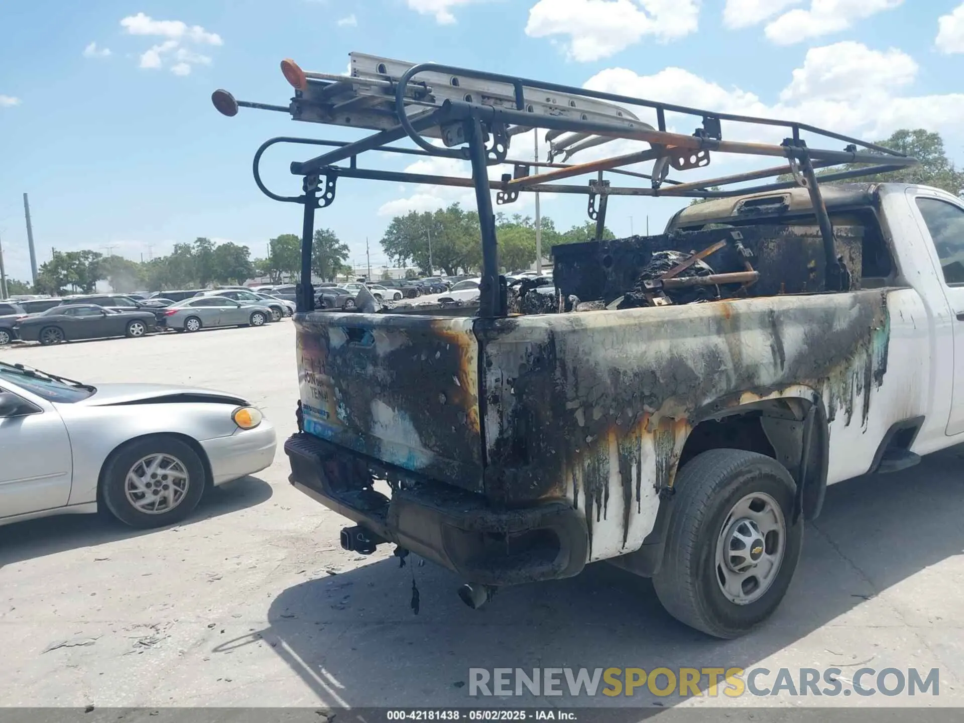 12 Photograph of a damaged car 1GC0WLE75PF234406 CHEVROLET SILVERADO 2500HD 2023