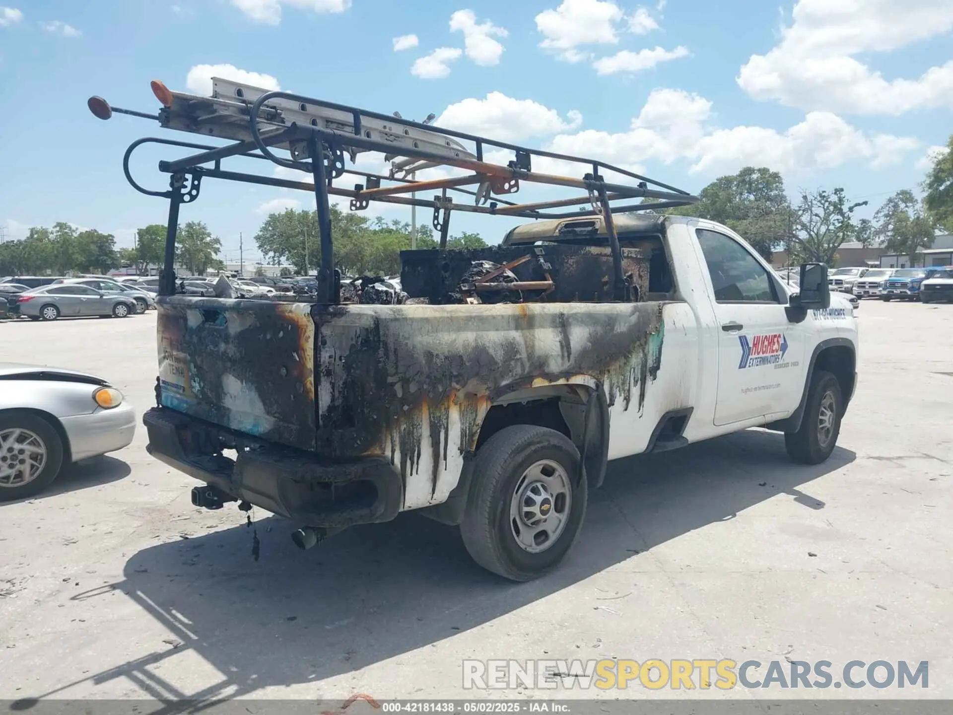 4 Photograph of a damaged car 1GC0WLE75PF234406 CHEVROLET SILVERADO 2500HD 2023