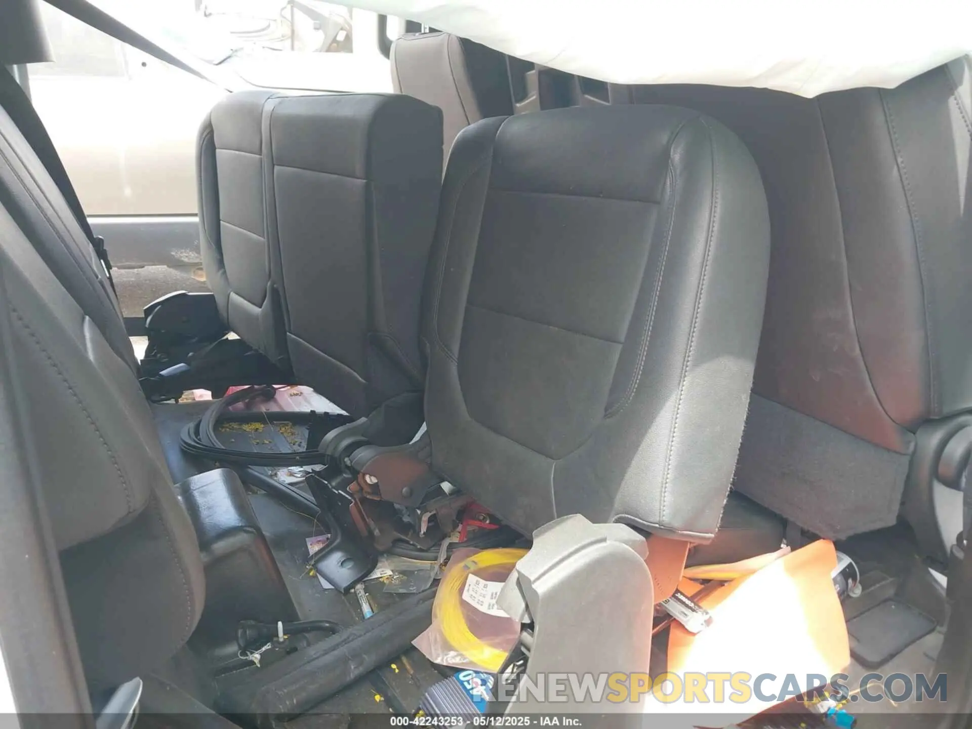 8 Photograph of a damaged car 1GC1YLE73PF116871 CHEVROLET SILVERADO 2500HD 2023