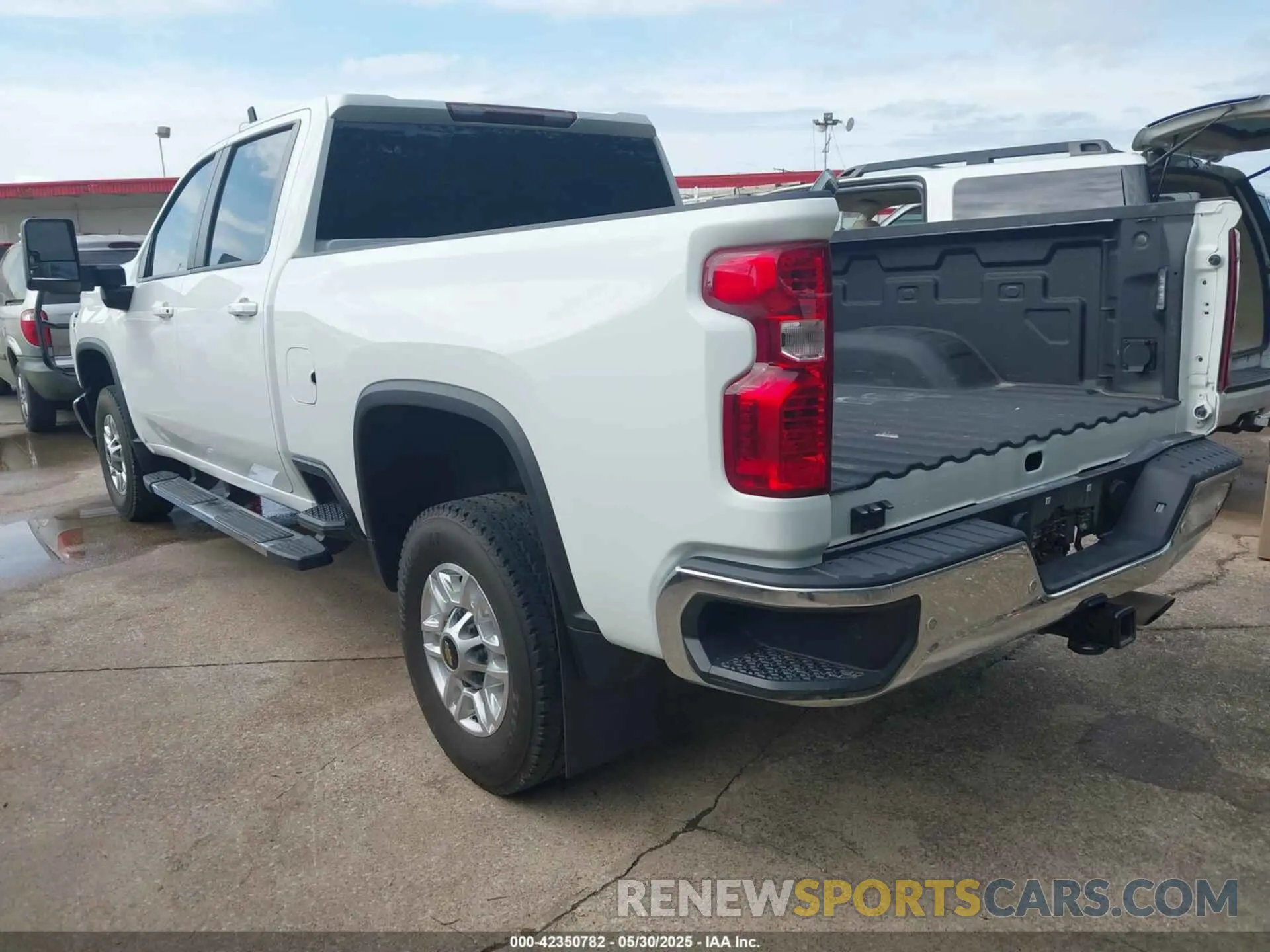 3 Photograph of a damaged car 1GC1YNE72PF251769 CHEVROLET SILVERADO 2500HD 2023