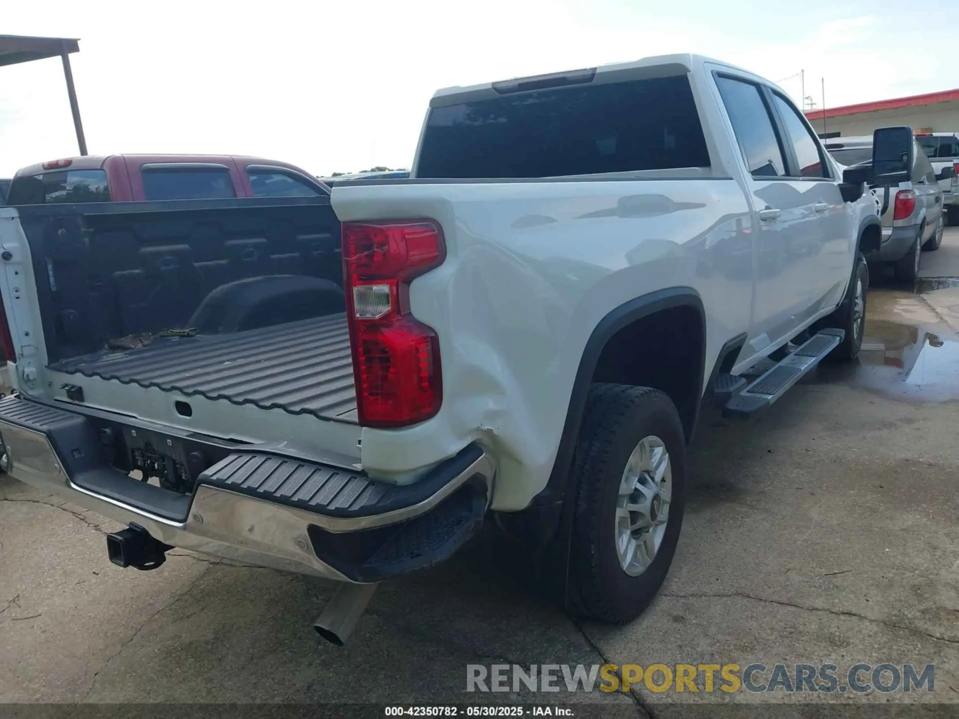 4 Photograph of a damaged car 1GC1YNE72PF251769 CHEVROLET SILVERADO 2500HD 2023